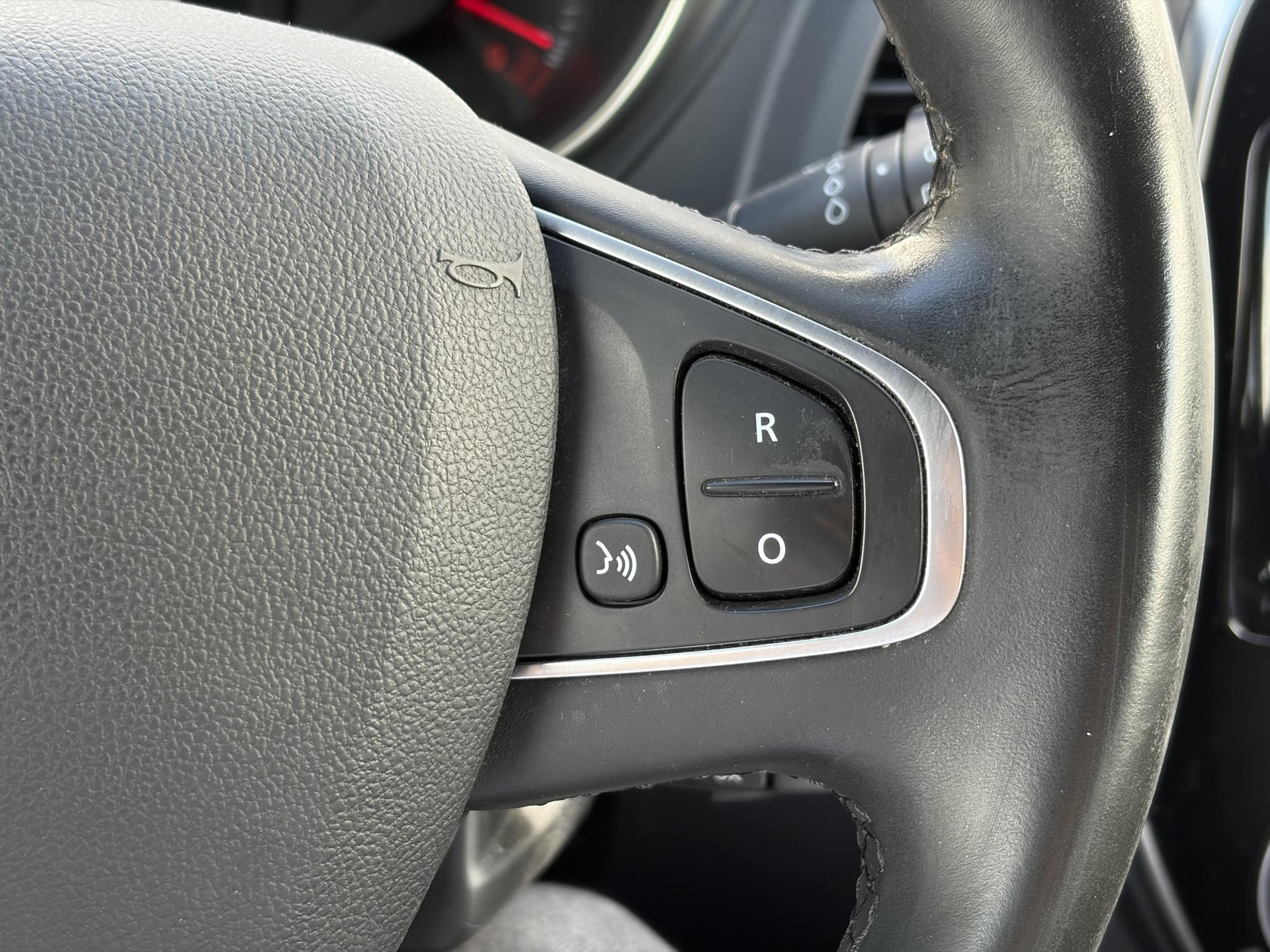 Renault Captur 0.9 TCe Intens ✓1e Eigenaar✓Camera ✓Keyless✓Airco✓Cruise✓Dealer Onderhouden✓LED koplampen✓Dodehoeksensor✓17'' Lm velgen✓Pdc V+A✓N.A.P✓Bj 12-2017✓Apk tot 01-2027