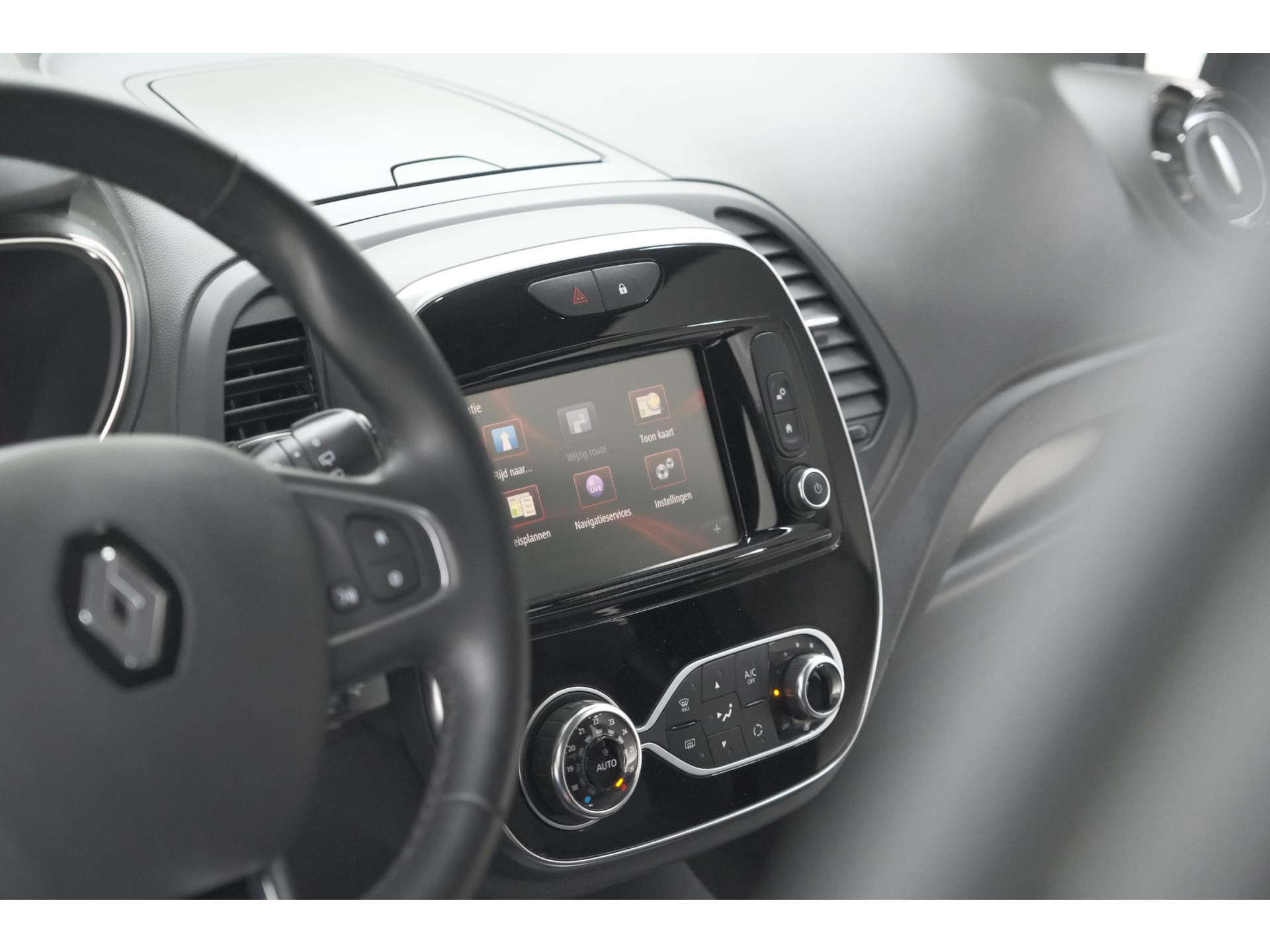 Renault Captur TCe 130 Intens | Camera | Navigatie | Parkeersensoren | Climate Control