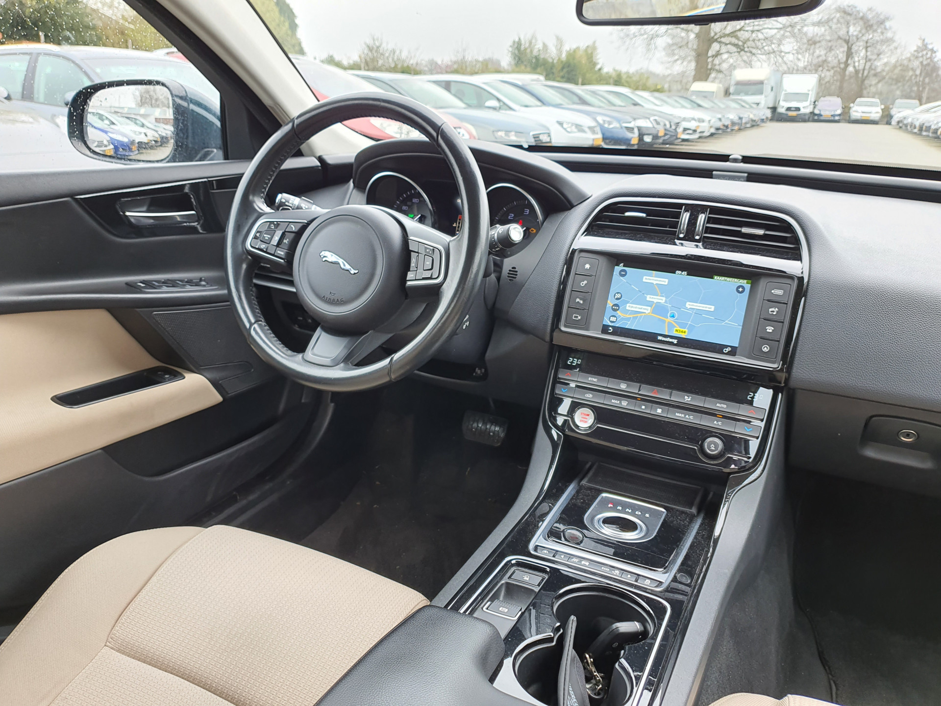 Jaguar XE 2.0 D Prestige ( ⚠️ ) Aut. *NAVI-FULLMAP | CAMERA | ECC | JAGUAR-AUDIO | SHIFT-PADDLES | CRUISE | PDC | LANE-ASSIST | AMBIENT-LIGHT | TOWBAR | COMFORT-SEATS | 17"ALU*