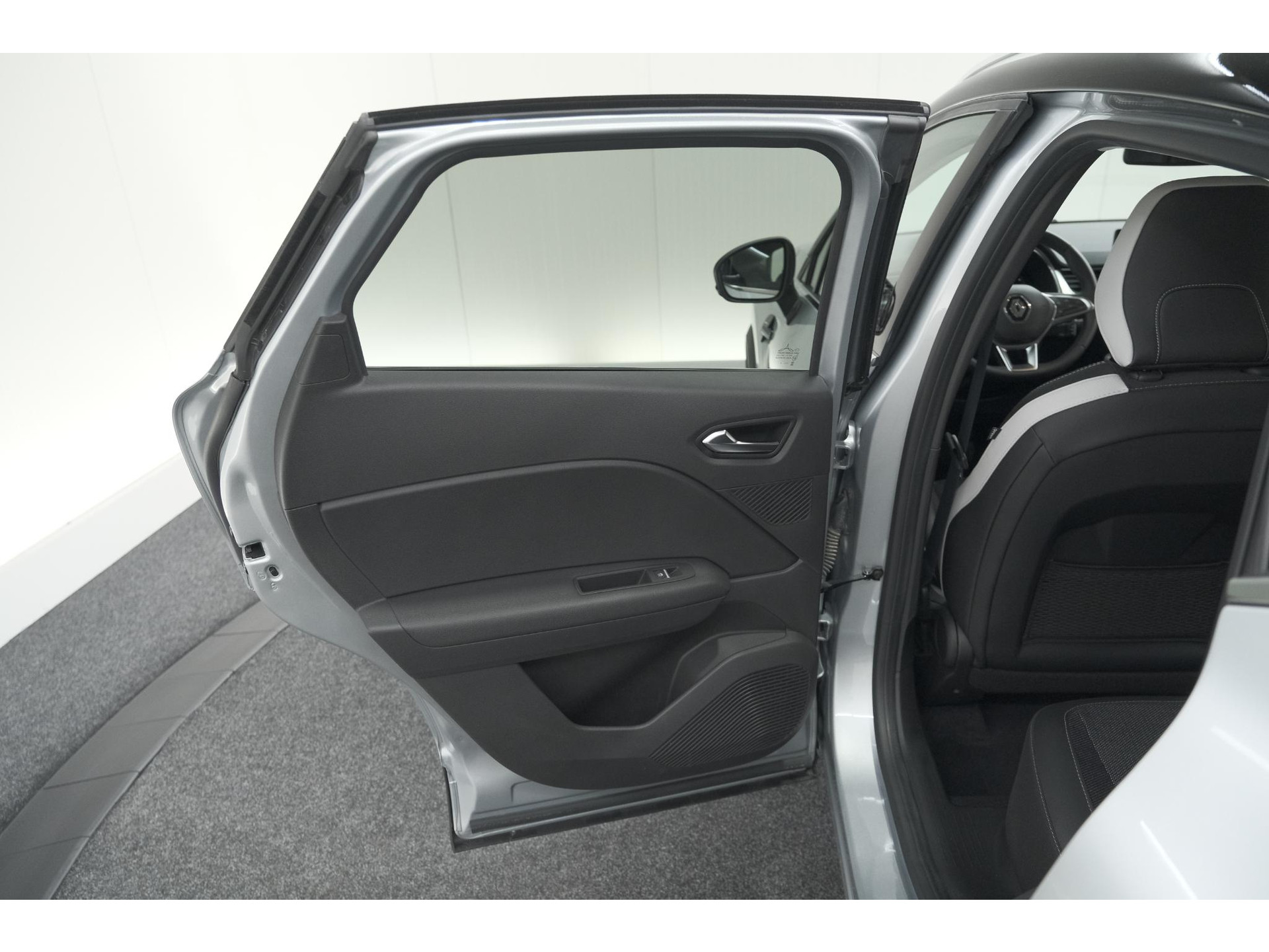 Renault Captur Mild Hybrid 140 EDC Techno | Camera | 9.3 Inch Scherm | Apple Carplay | Parkeersensoren | Allseason Banden | Stoelverwarming