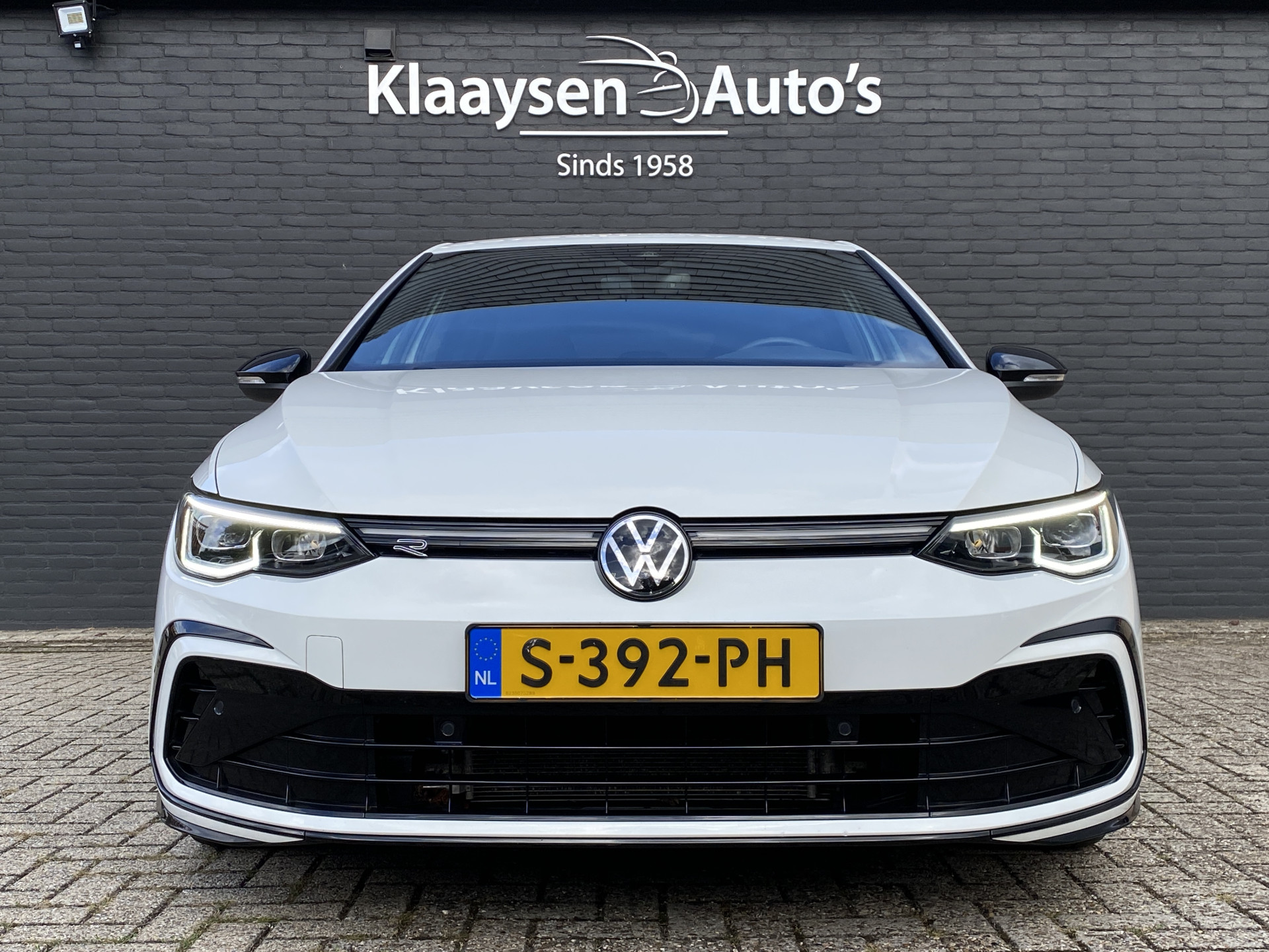 Volkswagen Golf 1.5 eTSI R-Line 150 pk Business+ | 1e eigenaar | navigatie | IQ light | camera | sfeerverlichting | stoel-stuurverw.