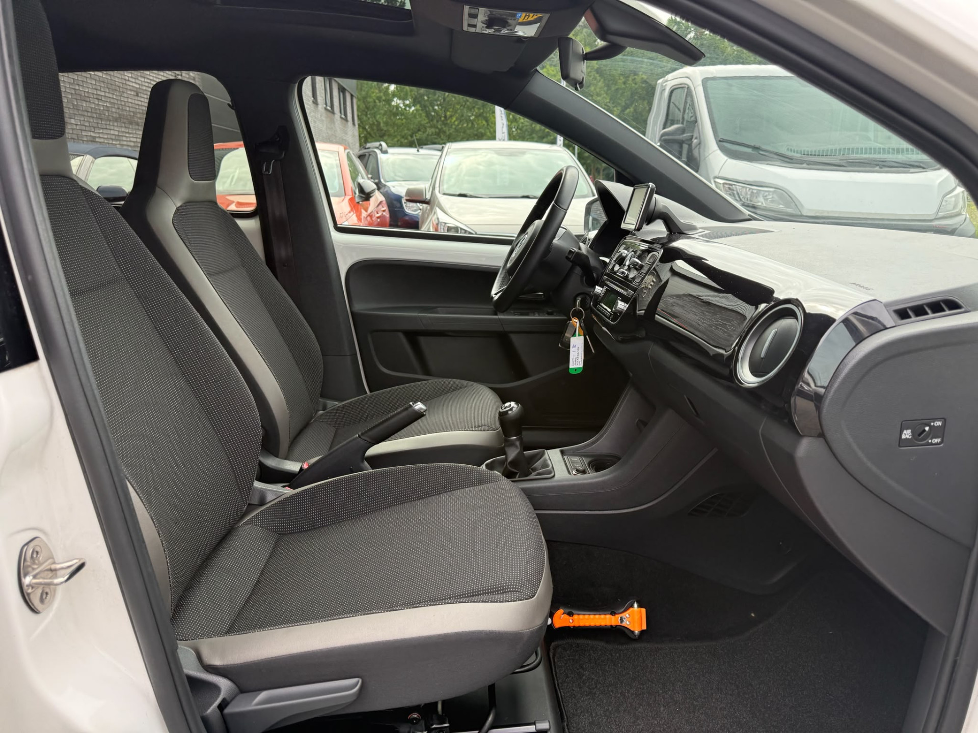 Volkswagen Up! 1.0 high up! BlueMotion | 2E EIGENAAR | 3/6/12MND GARANTIE | PANO | CRUISE | AIRCO | NAVI | FENDER AUDIO |