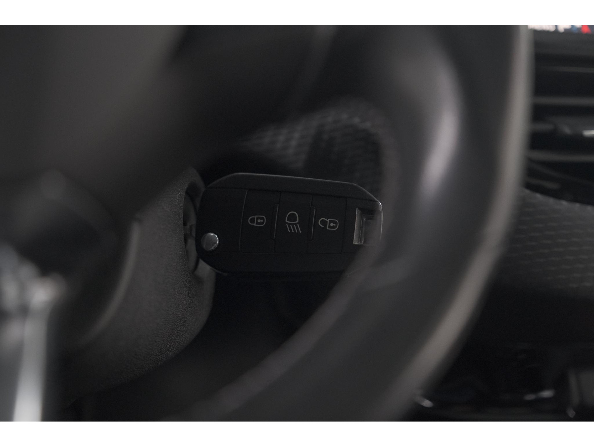 Peugeot 2008 PureTech 110 Allure | Panoramadak | Navigatie | Camera | Parkeersensoren