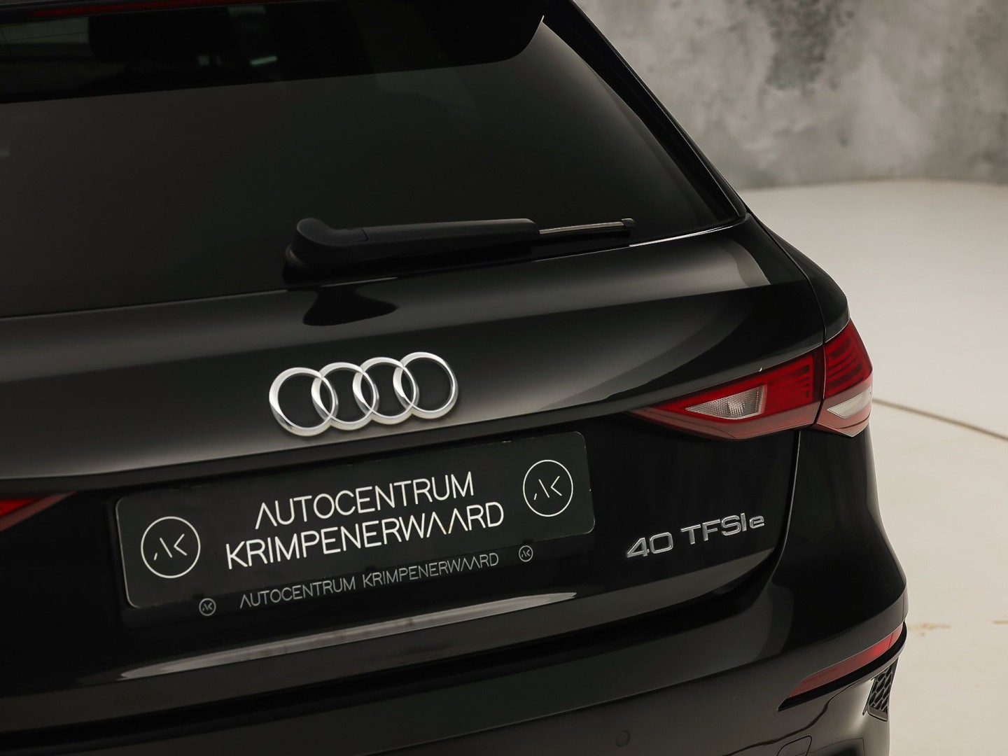 Audi A3 Sportback 40 TFSI e Sport 204Pk Automaat (APPLE CARPLAY, GROOT NAVI, LEDER, STOELVERWARMING, SPORTSTOELEN, ADAPTIVE CRUISE, GETINT GLAS, NIEUWSTAAT)