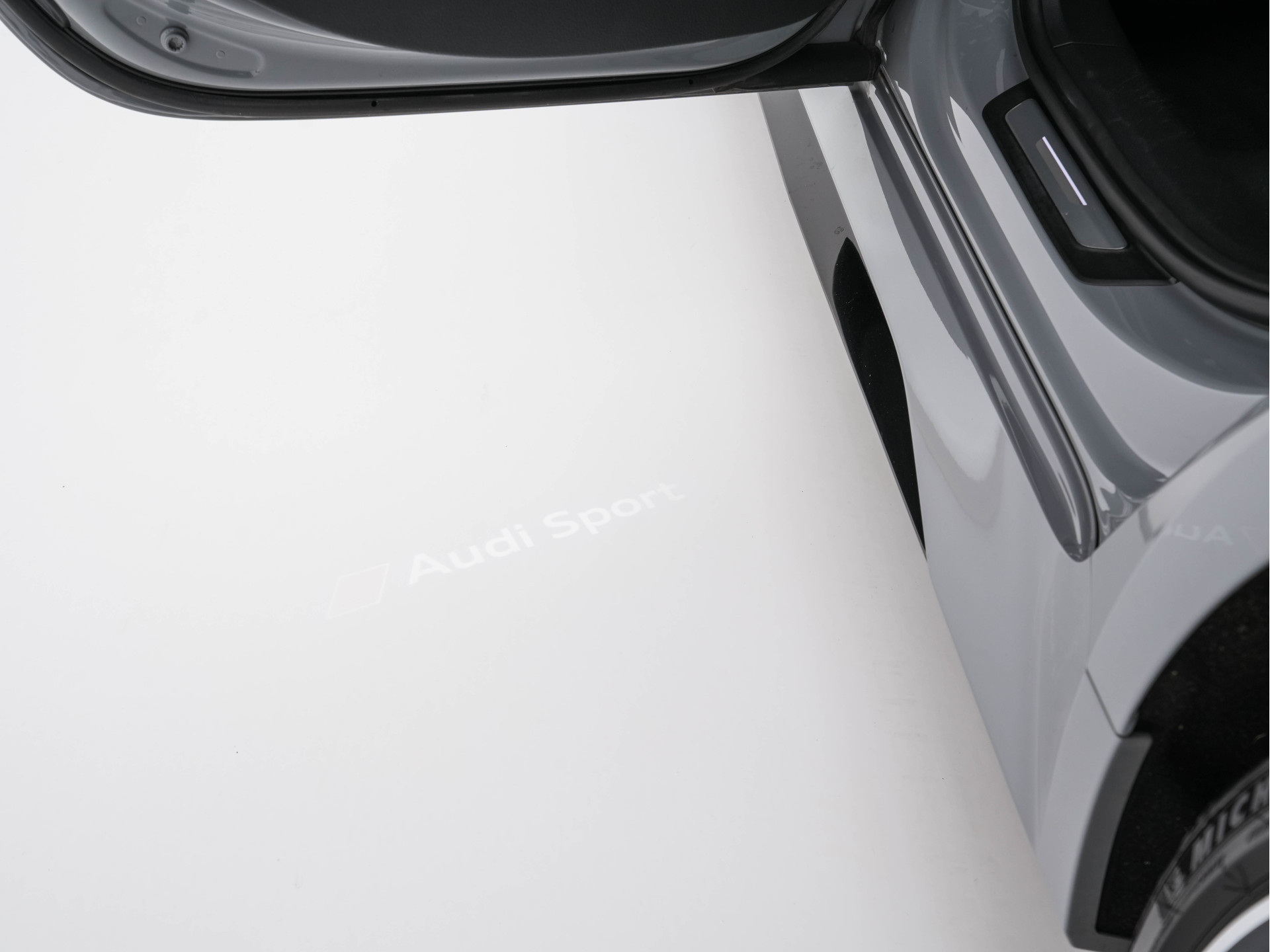 Audi RS6 Avant TFSI Quattro ! FULL-OPTIONS ! (INCL-BTW) Aut. *CERAMIC-BREAKS | VALCONA-LUXURY-LEATHER | HEAD-UP | LASER-LIGHT | BANG&OLUFSEN-ADVANCED | SOFT-CLOSE | ADAPTIVE-CRUISE | BLINDSPOT | TOP-VIEW | MEMORY-PACK | DAB+ | ...