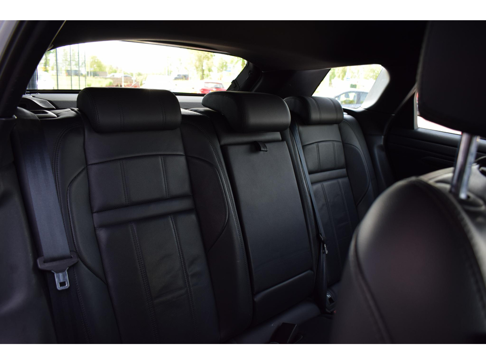 Land Rover Range Rover Evoque 1.5 P300e AWD SE | R-Dynamic | Trekhaak | Leer | Camera