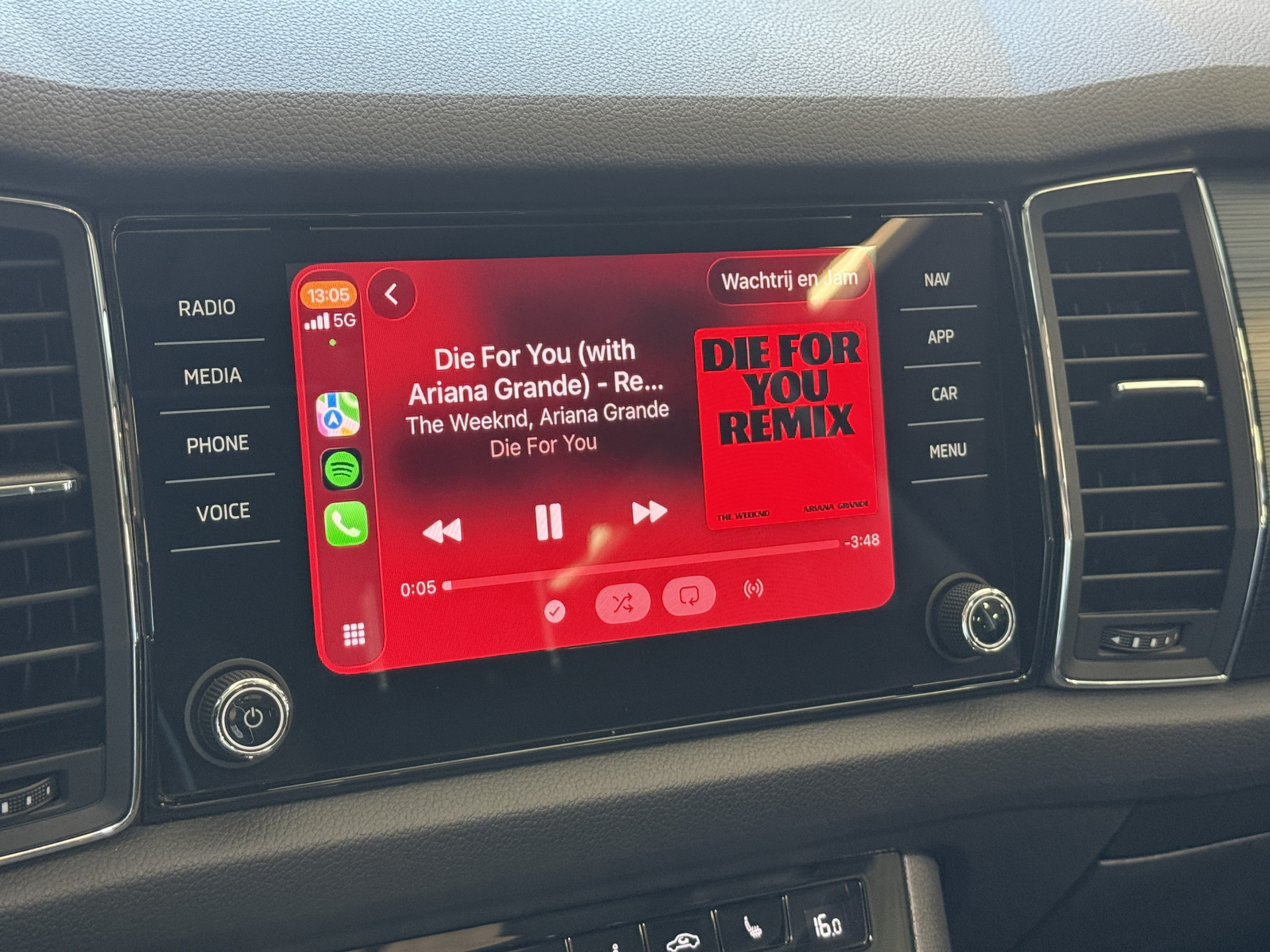 ŠKODA Kodiaq 1.5 TSI Business Edition | Panoramadak | Apple Carplay | Stoelverwarming