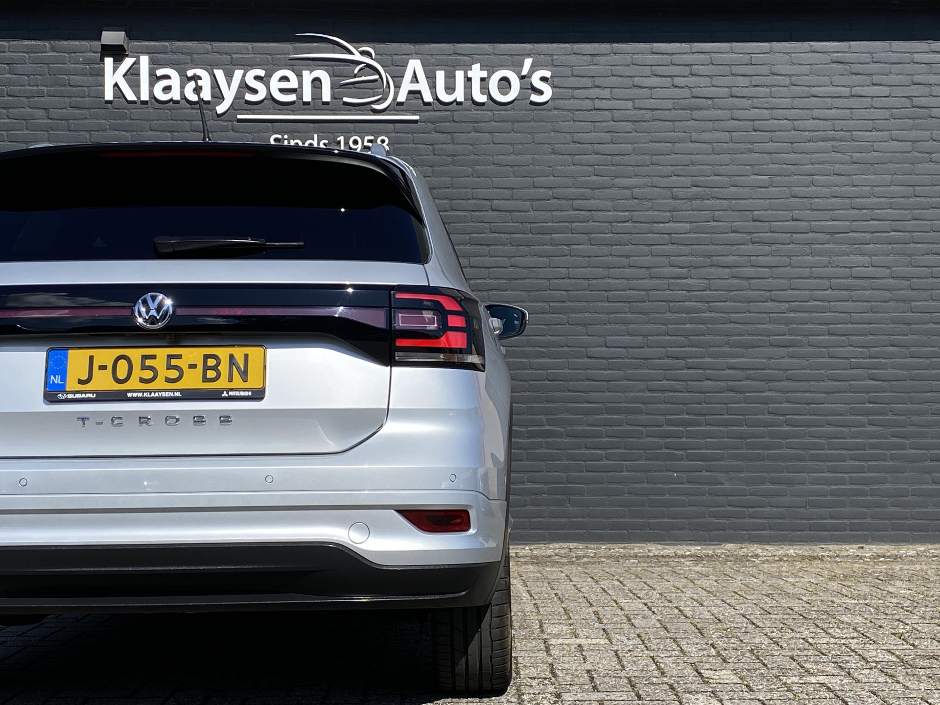 Volkswagen T-Cross 1.0 TSI R Line 116 pk | dealer onderh. | virtual cockpit | navigatie | camera | stoelverwarming | apple carplay | keyless go