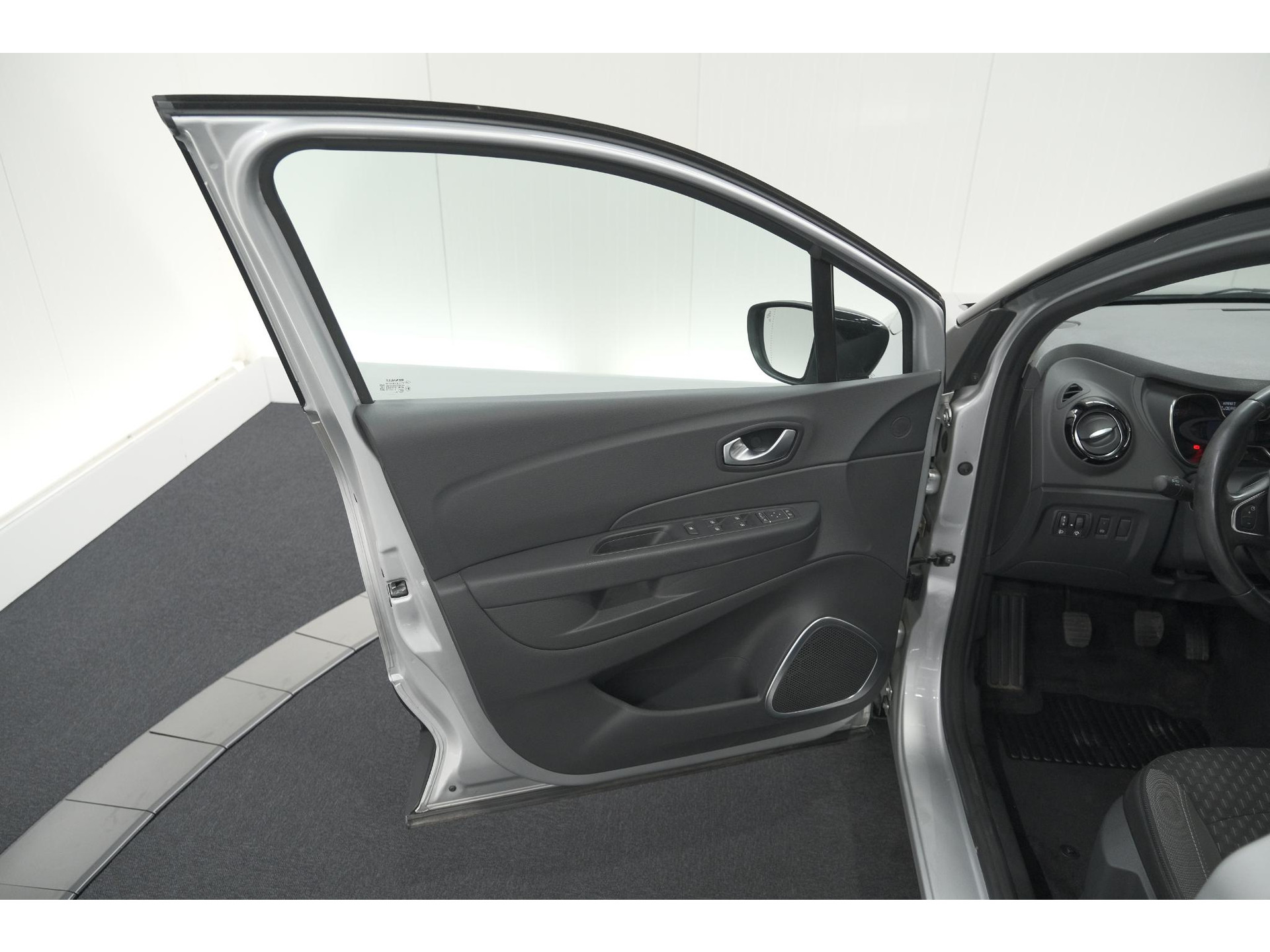 Renault Captur TCe 90 Intens | Camera | Dodehoekdetectie | Navigatie | Parkeersensoren