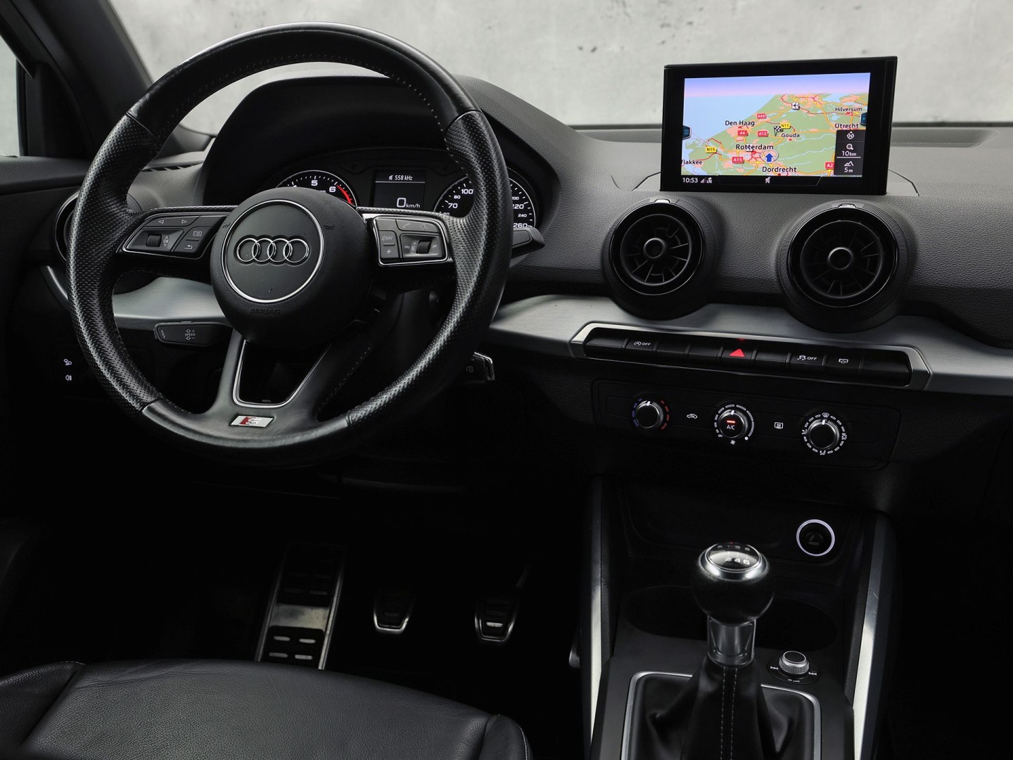 Audi Q2 1.4 TFSI S-Line Sport 150Pk (2X S-LINE, GROOT NAVI, GETINT GLAS, LEDER, LED KOPLAMPEN, SPORTSTOELEN, PARKEERSENSOREN, CRUISE, NIEUWSTAAT)