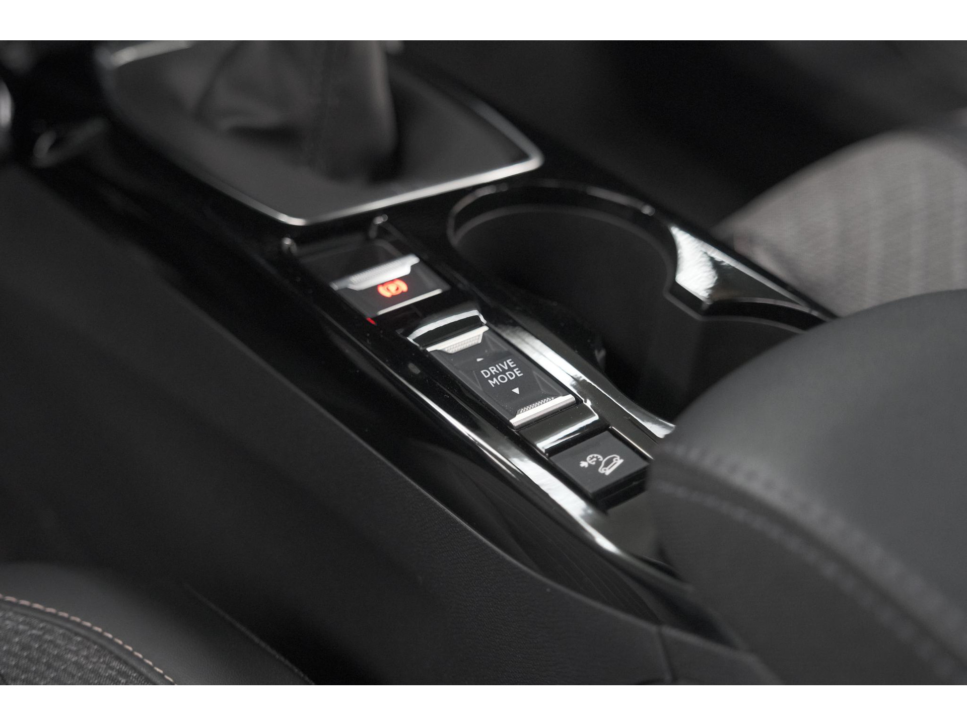 Peugeot 2008 PureTech 100 Allure | Allseason Banden | 360 Camera | Adaptieve Cruise Control | Dodehoekdetetie | Navigatie