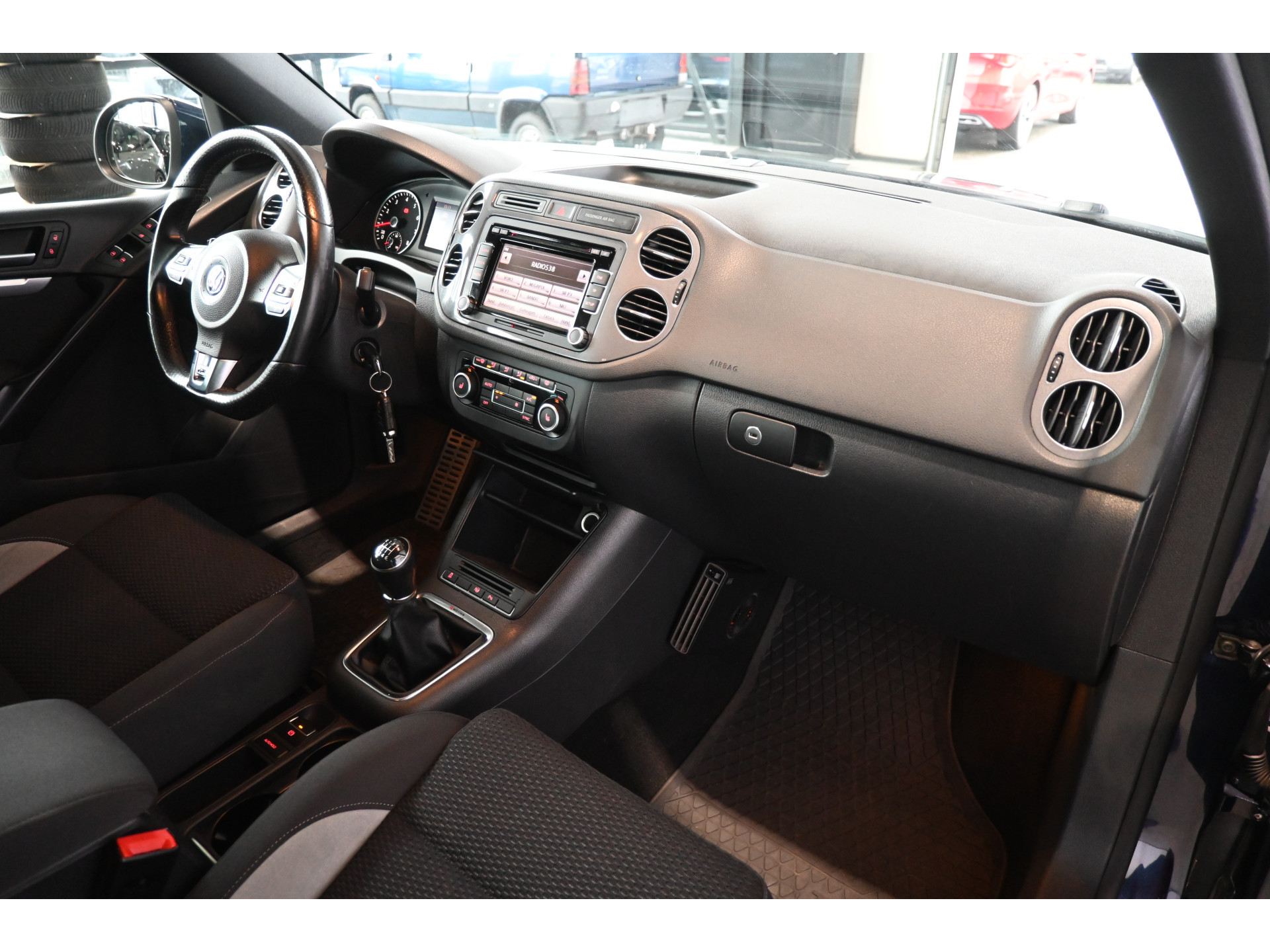 Volkswagen Tiguan 1.4 TSI Sport&Style 4Motion R-line Edition Clima Navigatie Stoelverwarming Goed Onderhouden! Inruil Mogelijk!