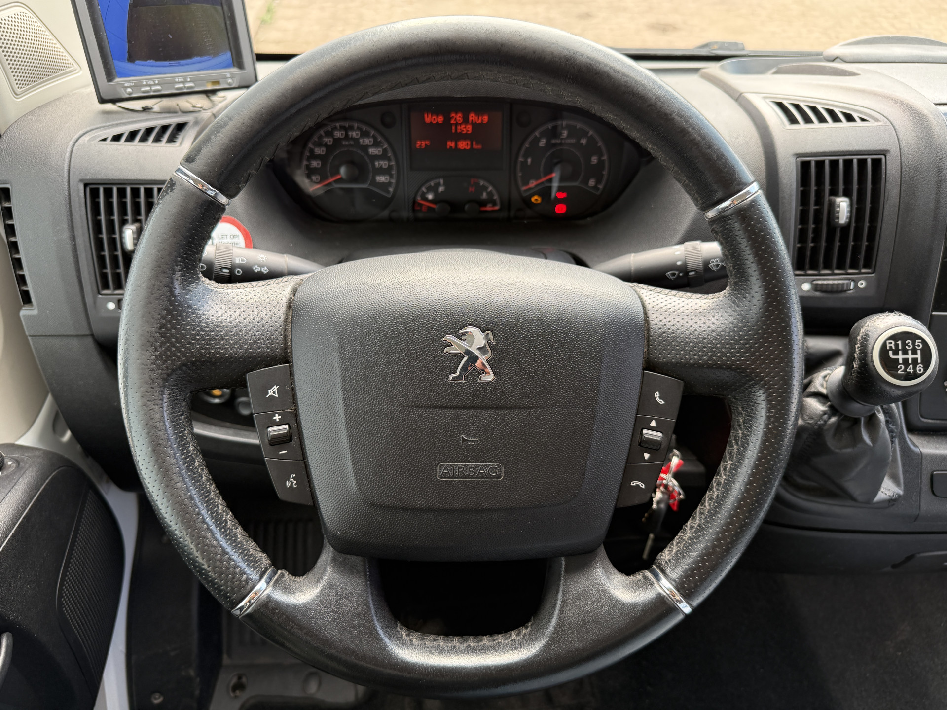 Peugeot Boxer 2.0 130PK Bakwagen Laadklep Nieuwe Distributieriem Navigatie Camera Airco Zijdeur Meubelbak Koffer