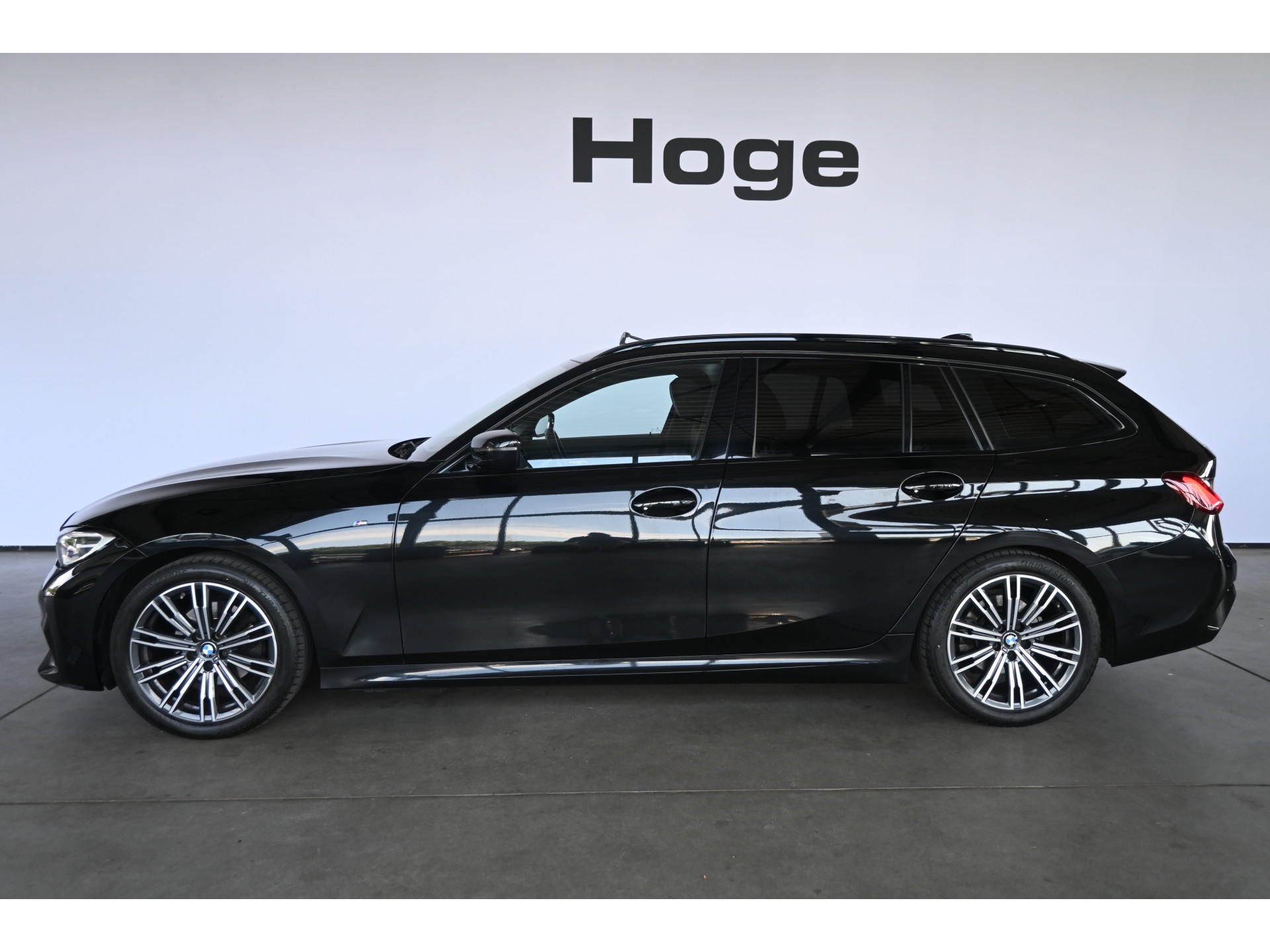 BMW 3-serie Touring 320i Automaat Business Edition Plus M-Pakket Navigatie LED Panoramadak Goed Onderhouden! Inruil Mogelijk!