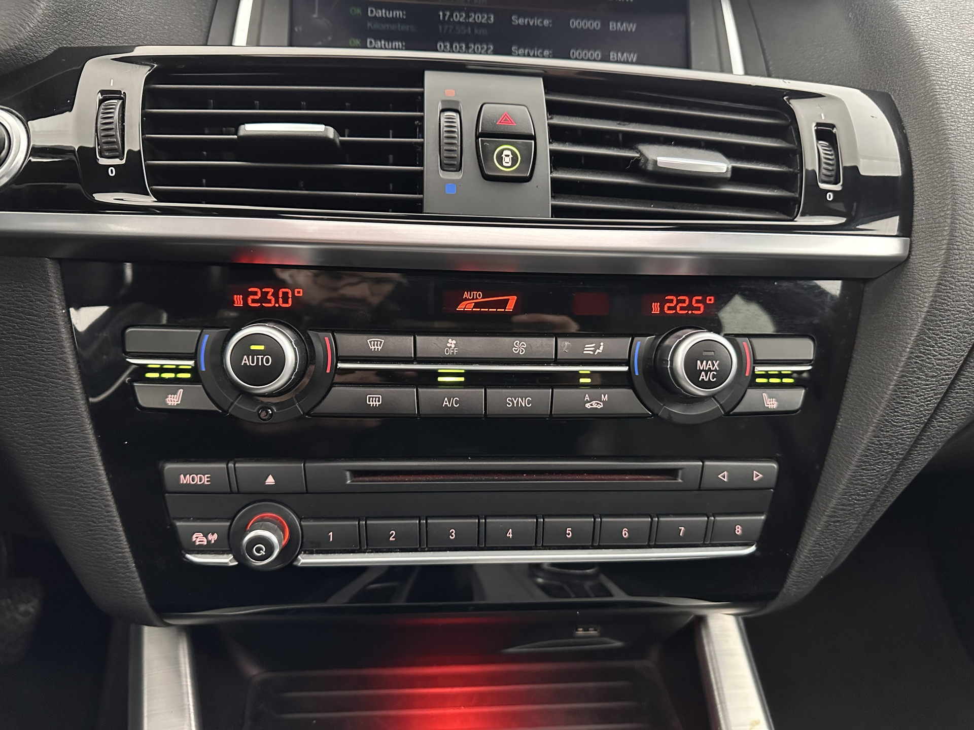 BMW X4 xDrive20d M-Sportpack High Executive Black-Edition Aut. *PANO | LEATHER | BI-XENON | ADAPTIVE-CRUISE | KEYLESS | HEATED-SPORTSEATS | NAVI-FULLMAP | CAMERA | ECC | HEAD-UP | PDC | SHIFTPADDLES | TOWBAR | PRIVACYGLASS | 20''ALU *