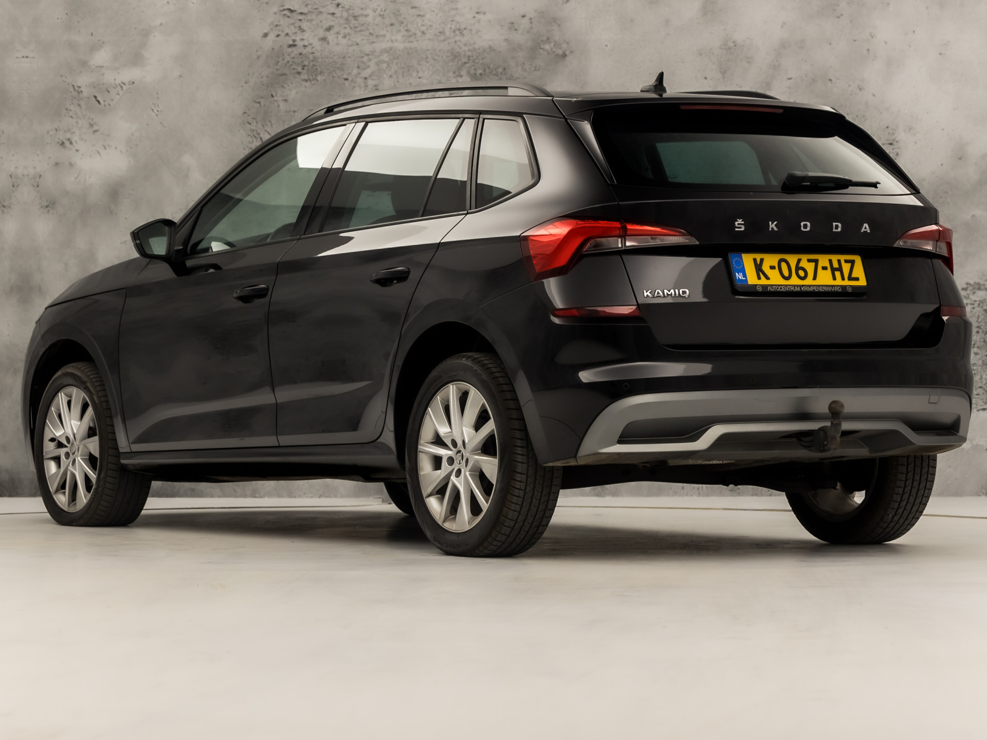 Škoda Kamiq 1.0 TSI Sport (VIRTUAL COCKPIT, APPLE CARPLAY, GROOT NAVI, TREKHAAK, PARKEERSENSOREN, SPORTSTOELEN, GETINT GLAS, CRUISE, NIEUWE APK, NIEUWSTAAT)