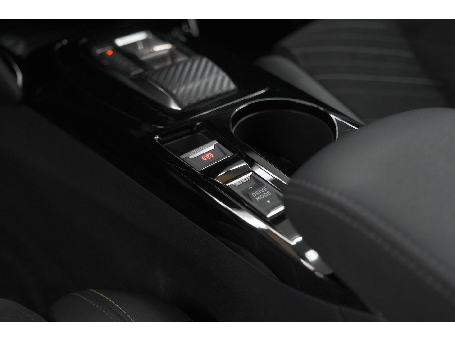 Peugeot 2008 PureTech 130 EAT8 GT | 360 Camera | Adaptieve Cruise Control | Pack Alcantara | Apple Carplay