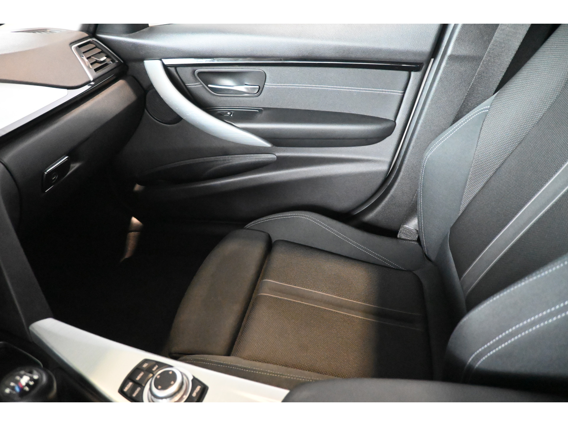 BMW 3-serie Touring 318i Luxury Clima Navigatie LED Panoramadak 18'Inch Goed Onderhouden! Inruil Mogelijk!