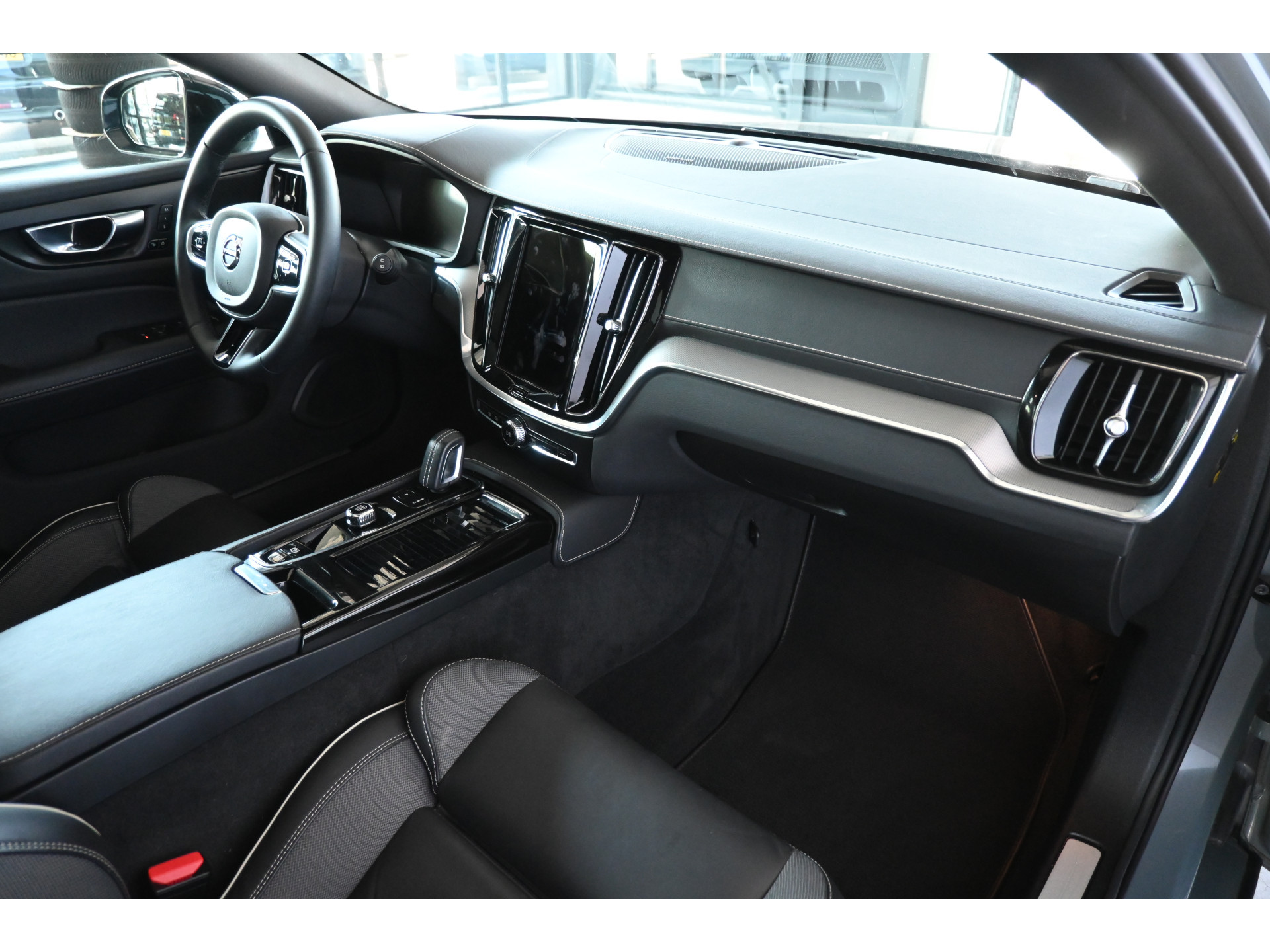 Volvo V60 2.0 T8 Plug-in hybrid AWD Plus Bright Panoramdak Stoelverwarming Carplay Led Adaptieve Cruise  Clima Lane Assist Camera 100% Onderhouden! Inruil Mogelijk!