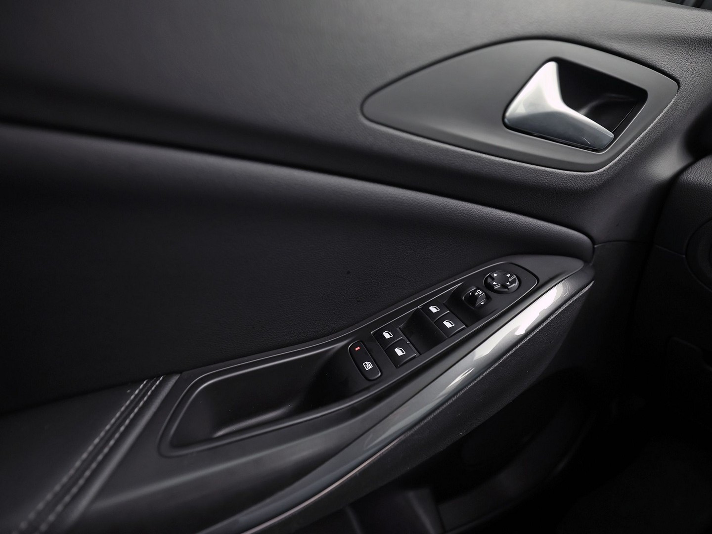 Opel Grandland X 1.2 Turbo Innovation (MEMORY SEAT, NAP, STOELVERWARMING/KOELING, APPLE CARPLAY, KEYLESS, GETINT GLAS, LANE ASSIST, STUURWIEL VERWARMD, NIEUWE APK, NIEUWSTAAT)