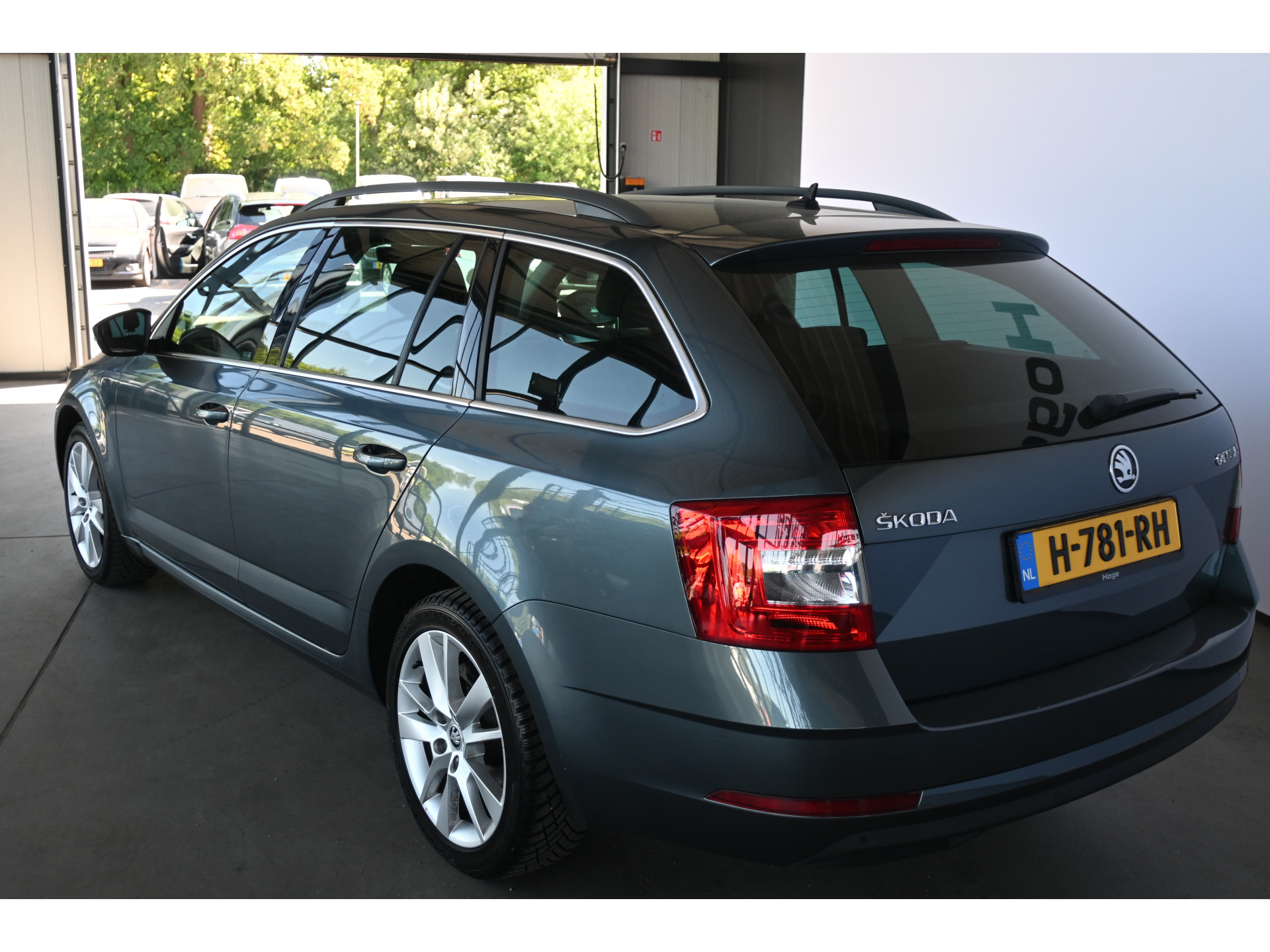 ŠKODA Octavia Combi 1.0 TSI Greentech Business Edition Nap! Navigatie Clima Cruise control Stoelverwarming PDC Inruil Mogelijk!