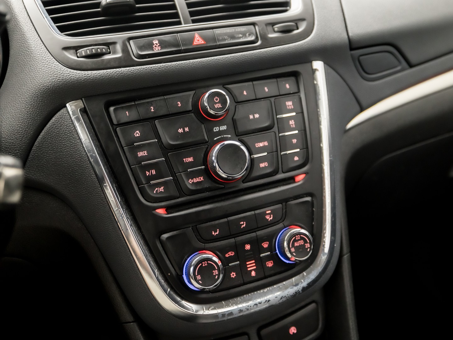 Opel Mokka 1.4 Innovation Sport 140Pk (CLIMATE, GETINT GLAS, SPORTSTOELEN, PARKEERSENSOREN, CRUISE, NIEUWSTAAT)