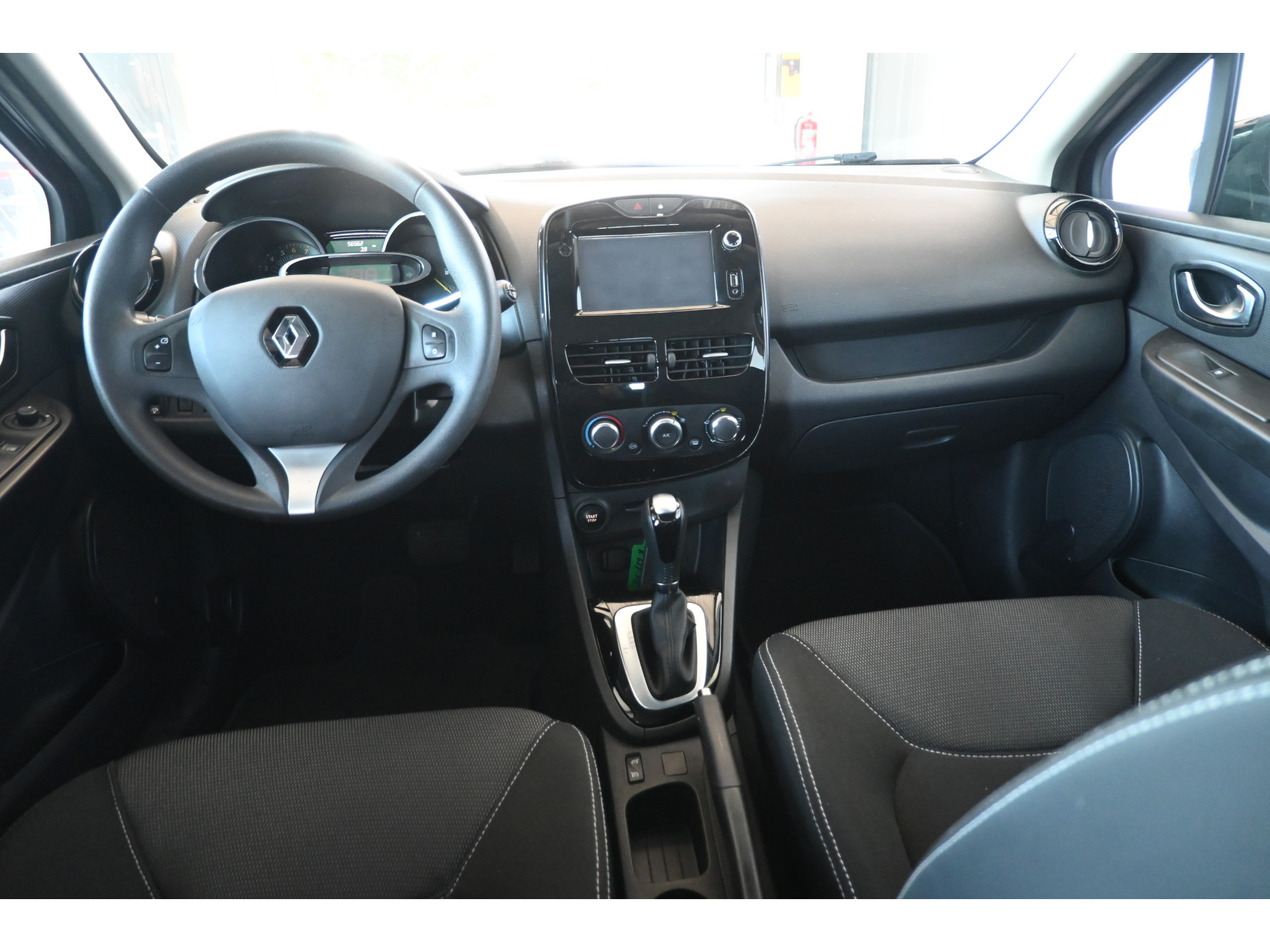 Renault Clio 1.2 Dynamique Automaat Airco Navigatie Cruise Control Goed Onderhouden! Inruil Mogelijk!