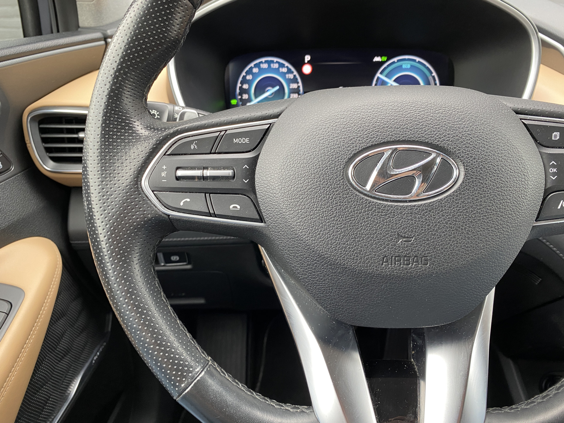 Hyundai Santa Fe 1.6 T-GDI HEV 230 pk Premium AUT. | dealer onderh. | leder inter. | 360 camera | trekhaak | memory | stoel-/stuurvw.