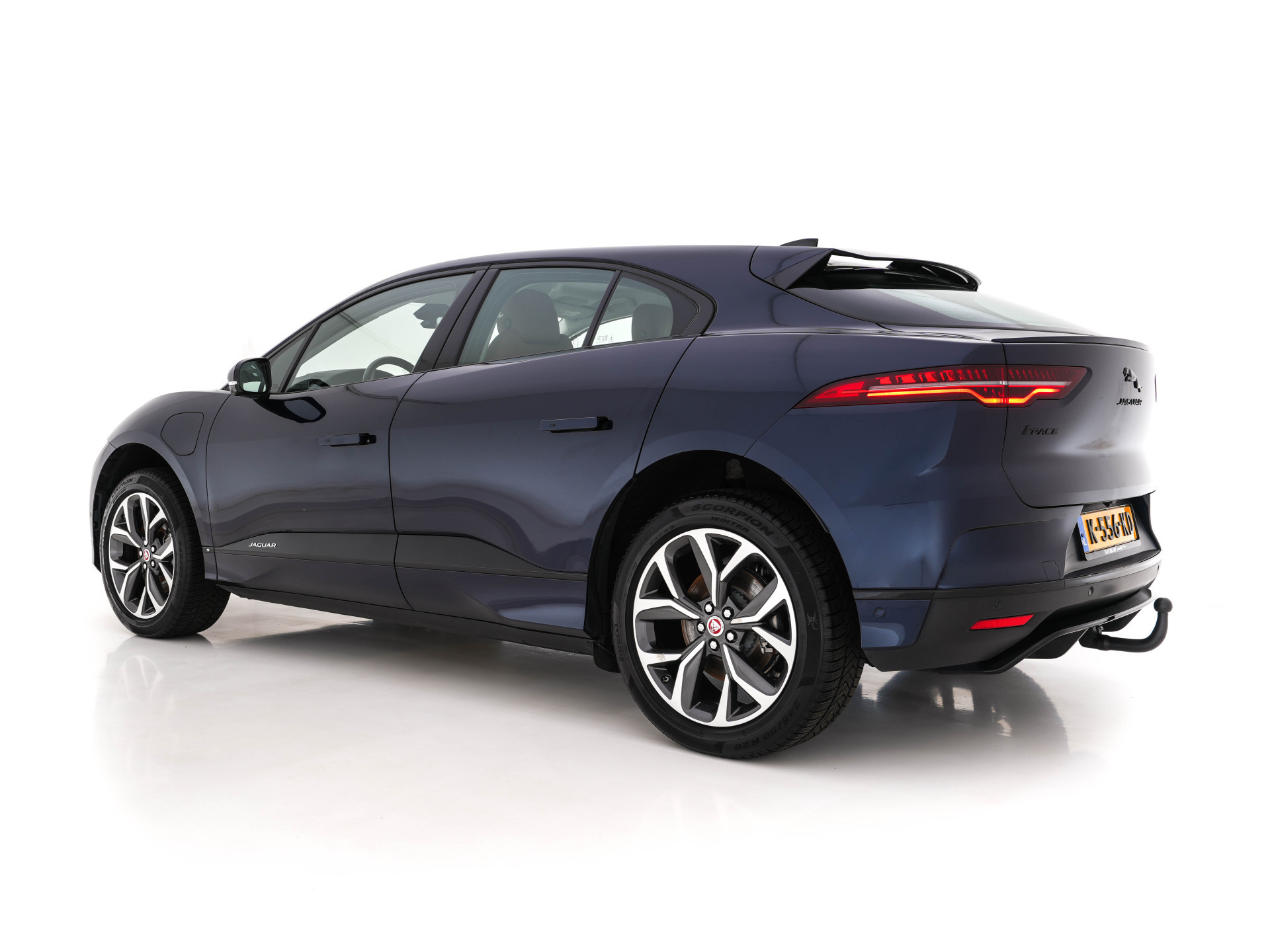Jaguar I-PACE EV320 S AWD Business Pack 90 kWh [ 3-Fase ] {SOH-88%} (INCL-BTW) *LEATHER | FULL-LED | MERIDIAN-AUDIO | DIGI-COCKPIT | KEYLESS | DAB+ | NAVI-FULLMAP | ECC | HEATED-COMFORTSEATS | PDC | SURROUND-VIEW | CRUISE | LANE-ASSIST | TOWBAR | 20''A