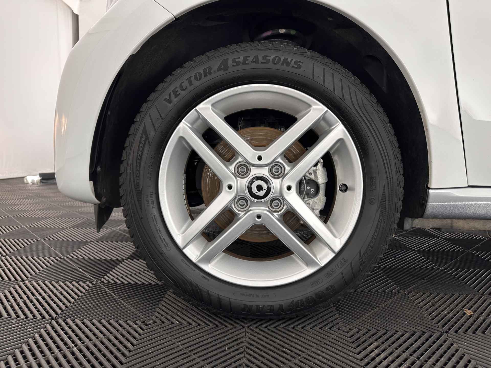 Smart forfour EQ Comfort 18 kWh [ 3-Fase-22kW ] {SOH-96%} Aut. *HEATED-COMFORTSEATS | DAB+ | AIRCO | CRUISE | 15''ALU | PRIVACY-GLASS*