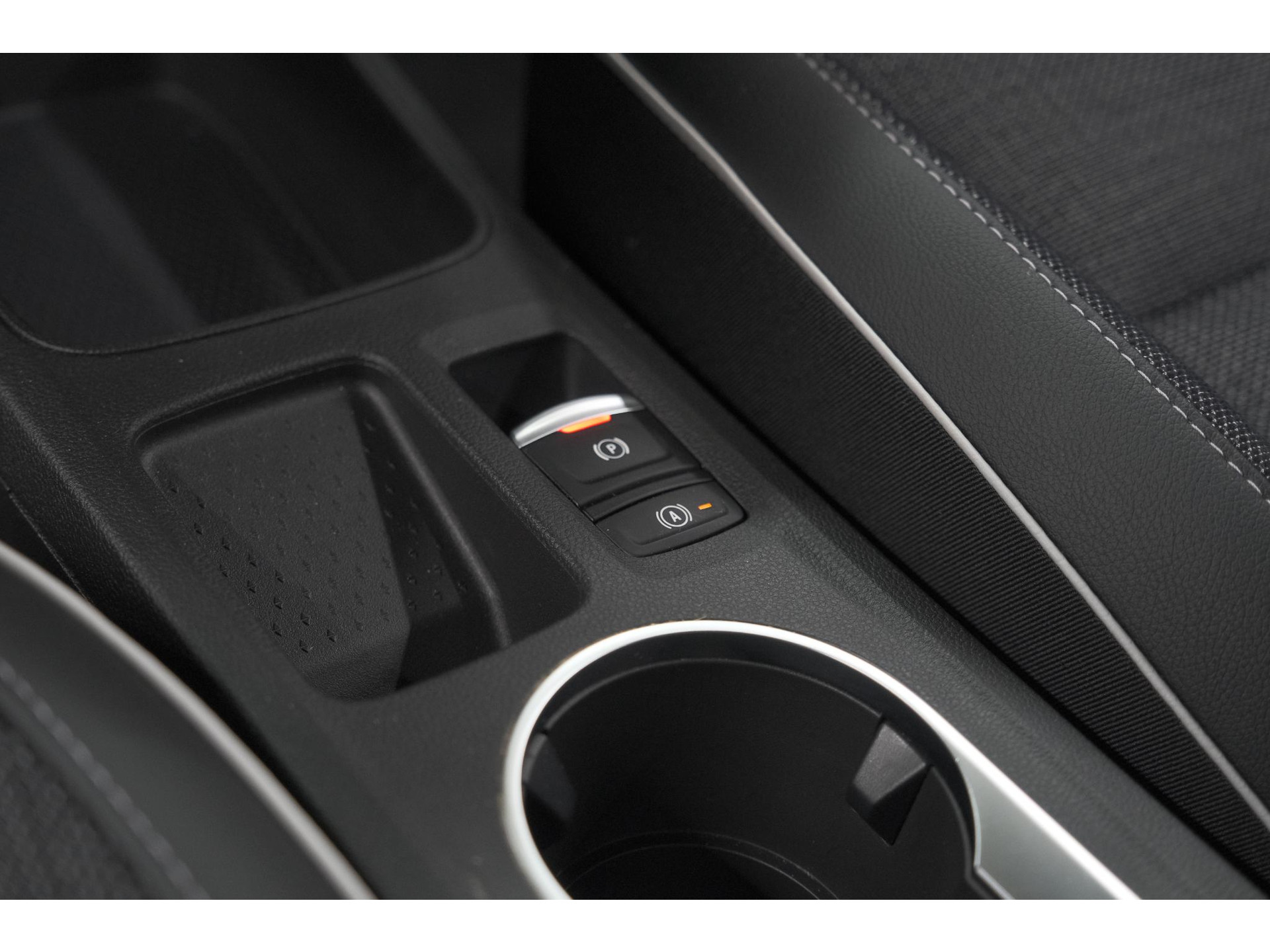 Renault Captur Mild Hybrid 140 EDC Techno | Camera | 9.3 Inch Scherm | Apple Carplay | Parkeersensoren | Allseason Banden | Stoelverwarming