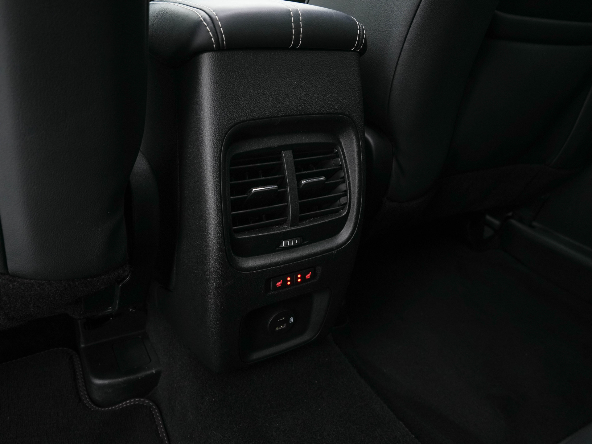 Ford Kuga 2.5 PHEV Vignale (Plug-In) (INCL-BTW) Aut. *PANO | LEATHER | DIGI-COCKPIT | FULL-LED | BANG/OLUFSEN-AUDIO |  HEAD-UP | KEYLESS | DAB | CARPLAY | NAVI-FULLMAP | MEMORY-PACK | HEATED-COMFORTSEATS | LANE-ASSIST | .