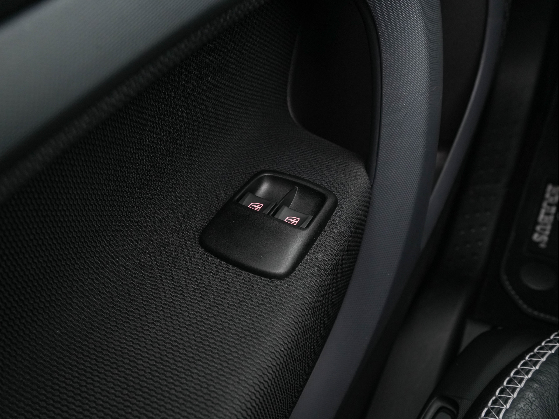 Smart fortwo cabrio EQ BRABUS Style 18 kWh [ 3-Fase ] *LEATHER | HEATED-SPORTSEATS | NAVI-FULLMAP | CAMERA | DAB+ | AIRCO | PDC | CRUISE | 16''ALU*