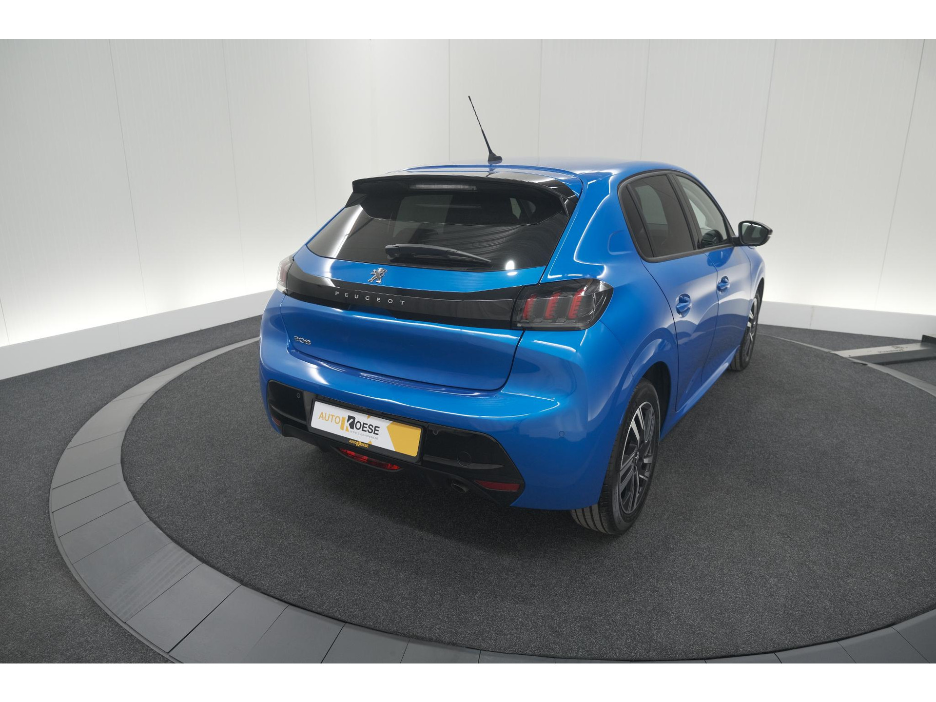Peugeot 208 PureTech 100 Allure | Stoelverwarming | Adaptieve Cruise Control | Camera | Apple Carplay