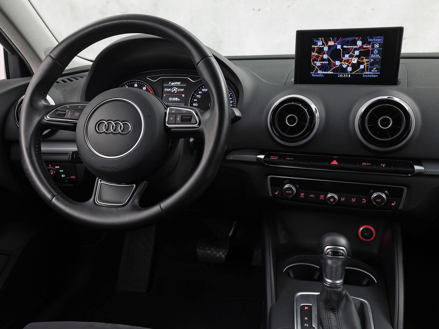 Audi A3 Sportback 1.4 TFSI S-Line Sport Automaat (NAVIGATIE, CLIMATE, LEDER/ALCANTARA, KEYLESS, SPORTSTOELEN, STOELVERWARMING, GETINT GLAS, CRUISE, NIEUWSTAAT)