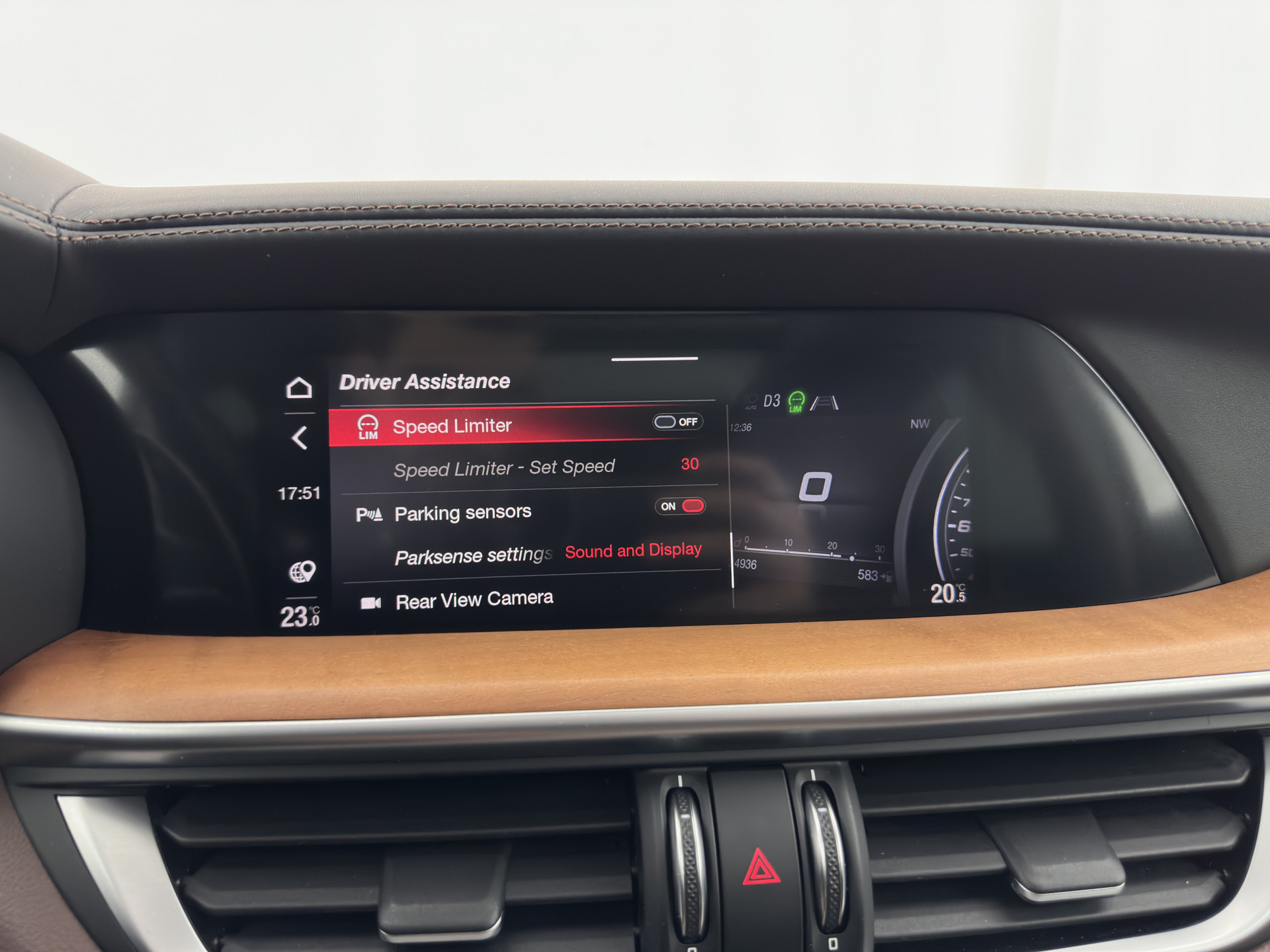 Alfa Romeo Stelvio 2.0 T Veloce AWD B-Tech Business Edition Aut. *PANO | LEATHER | XENON | ADAPTIVE-CRUISE | MEMORY-PACK | BLIND-SPOT | HEATED-SPORTSEATS | CAMERA | DAB+ | KEYLESS | SHIFT-PADDLES | PRIVACY-GLASS | NAVI-FULLMAP | TOWBAR | 20''