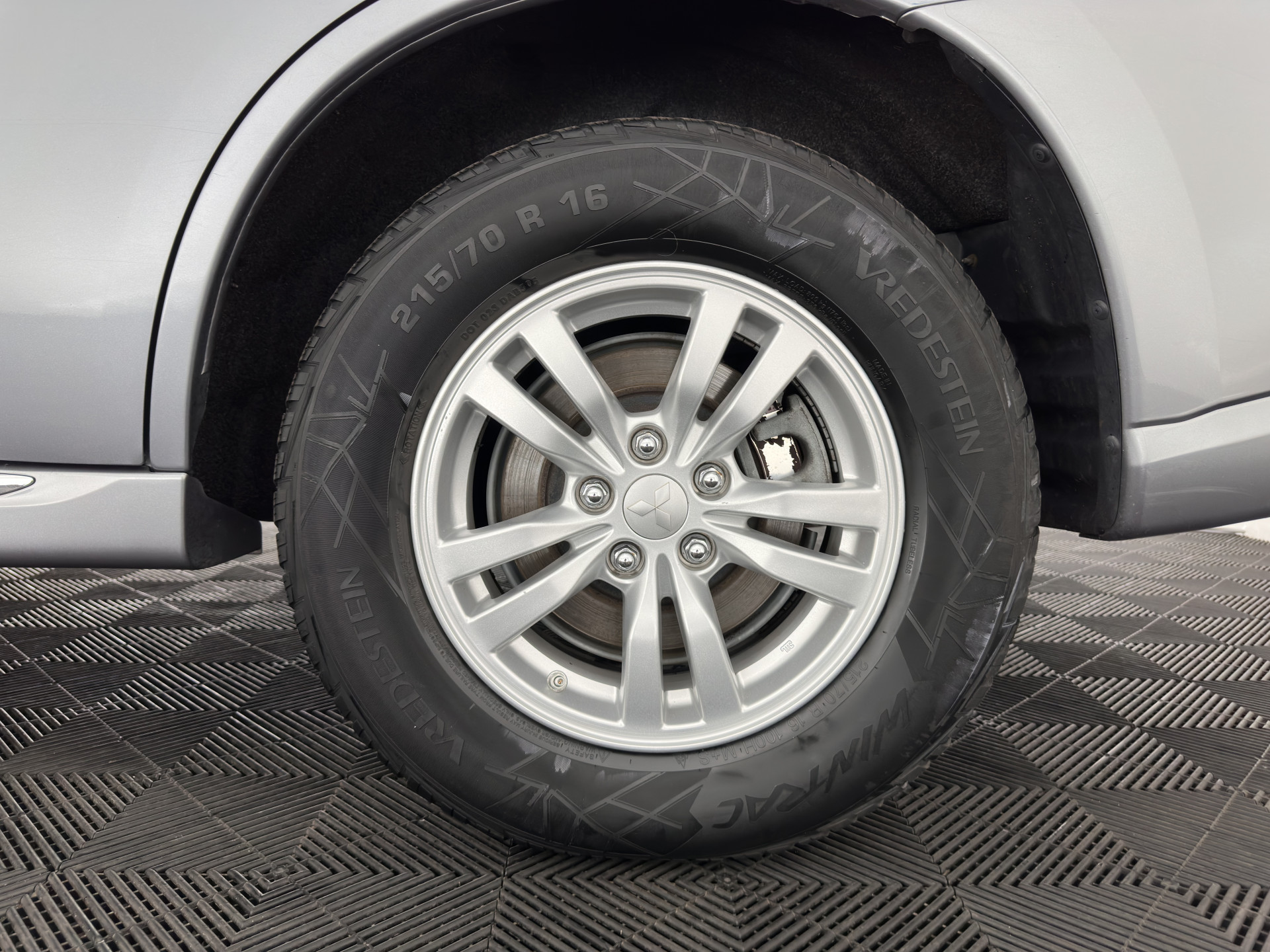 Mitsubishi Outlander 2.0 PHEV (Plug-In) Pure (INCL-BTW) Aut. *LEATHER-MICROFIBRE | COMFORTSEATS | CARPLAY | CAMERA | DAB+ | KEYLESS | PRIVACY-GLASS | SHIFT-PADDLES | TOWBAR | 16''ALU*