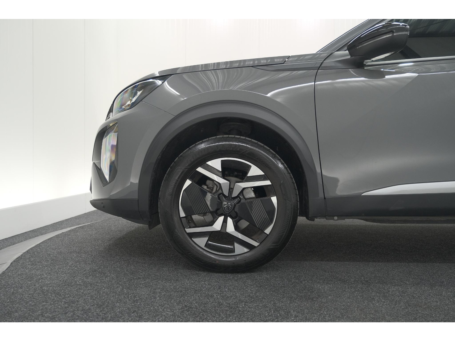 Peugeot 2008 PureTech 130 EAT8 Allure | 100% Benzine | Parkeersensoren Voor + Achter | Apple CarPlay | Climate Control