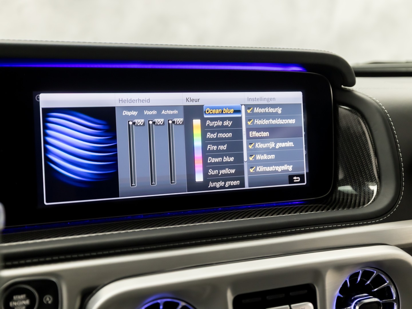 Mercedes-Benz G-Klasse 63 AMG 585Pk (SCHUIFDAK, CARBON PACK, ALCANTARA HEMEL, APPLE CARPLAY, BURMESTER, MASSAGE, STOELKOELING/VERWARMING, ADAPTIVE CRUISE, 360 CAMERA, SFEERVERLICHTING, TREKHAAK, NIEUWSTAAT)