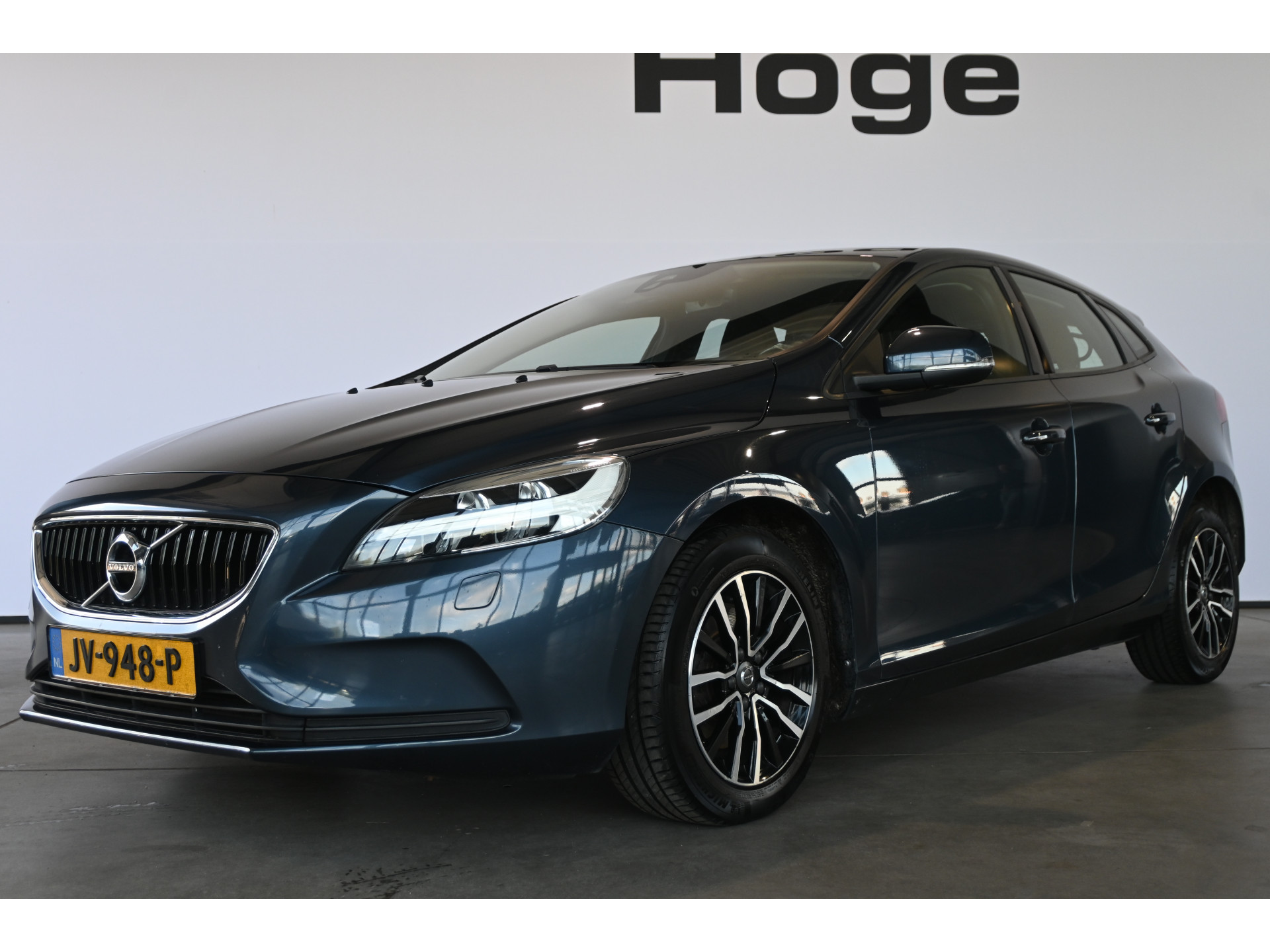 Volvo V40 2.0 T2 Momentum Nap Clima Cruise control Trekhaak Navigatie Stoelverwarming Goed onderhouden! Inruil Mogelijk!