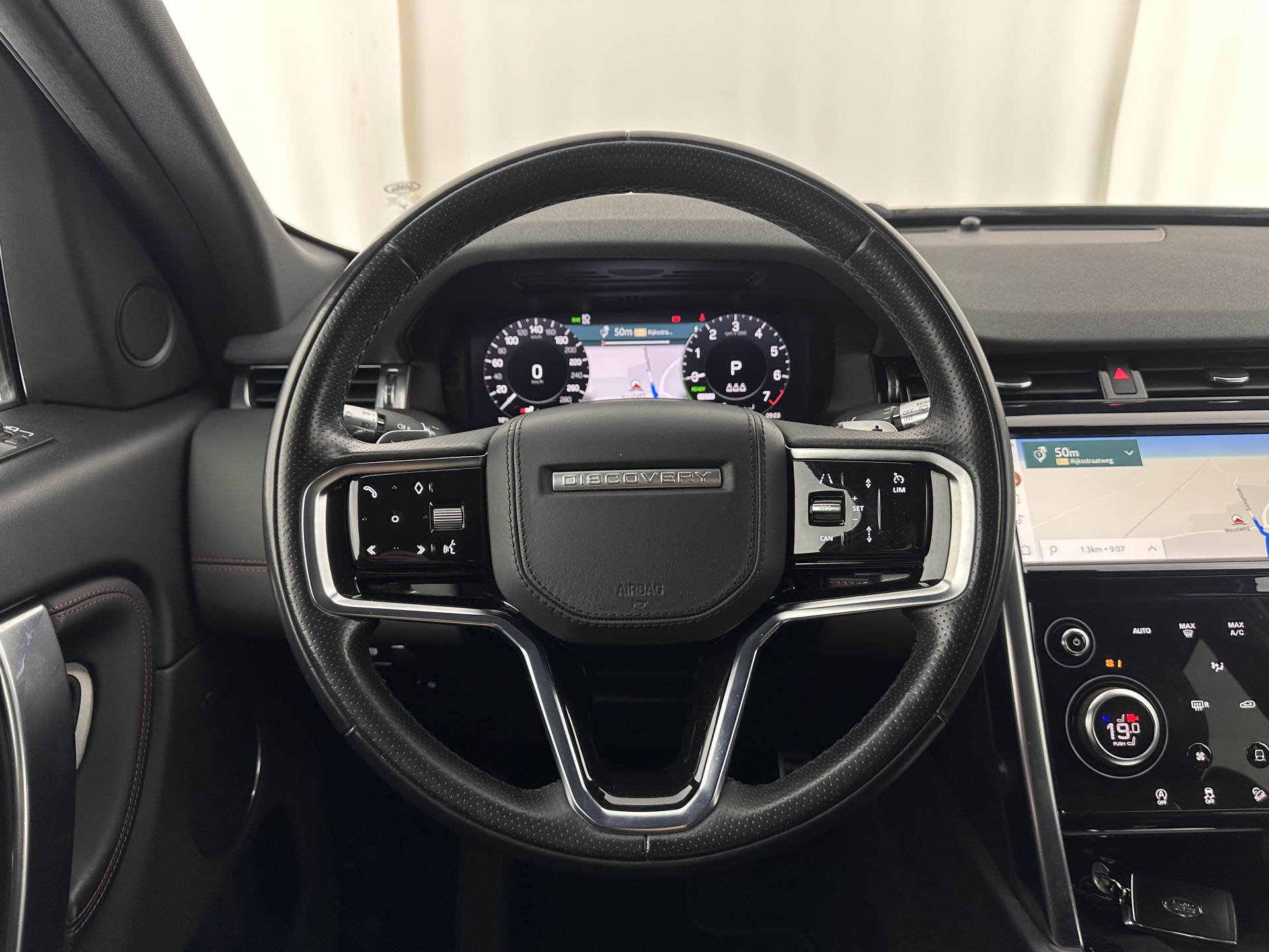 Land Rover Discovery Sport P300e 1.5 R-Dynamic HSE Black Exterior Pack AWD (Plug-in) (INCL-BTW) *LEATHER | FULL-LED | DIGI-COCKPIT | MERIDIAN-AUDIO | BLINDSPOT | KEYLESS | SHIFTPADDLES | PRIVACYGLASS | NAVI-FULLMAP | ECC | MEMORY-PACK | PDC | CRUISE | 20'