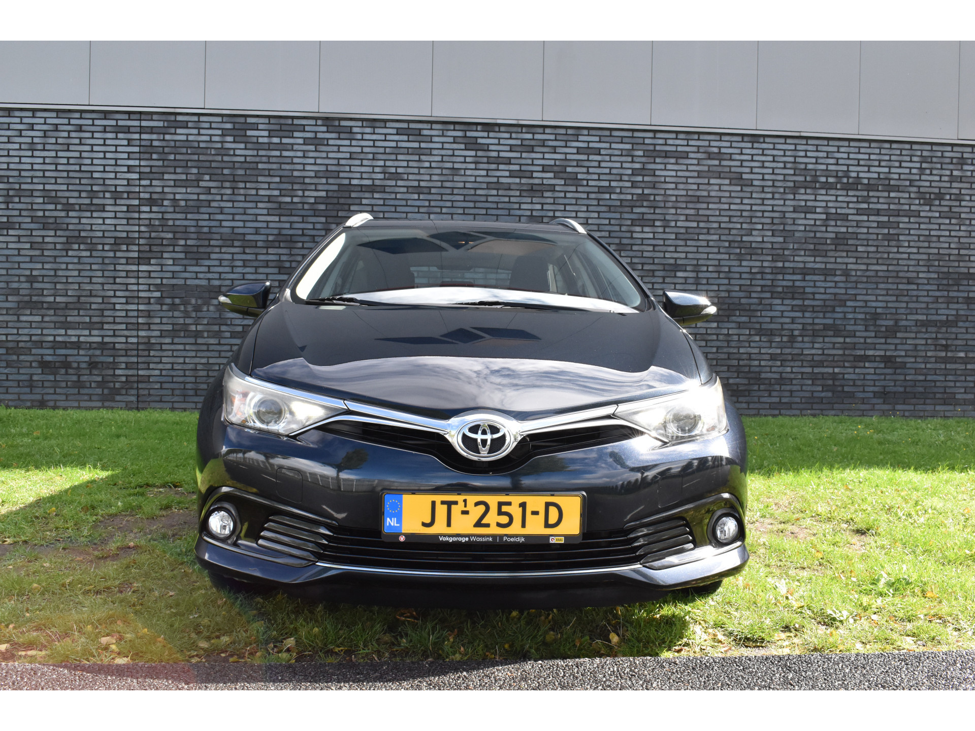 Toyota Auris Touring Sports 1.2T Aspiration Limited Navi Trekhaak Parkeer camerafoto’s volgen