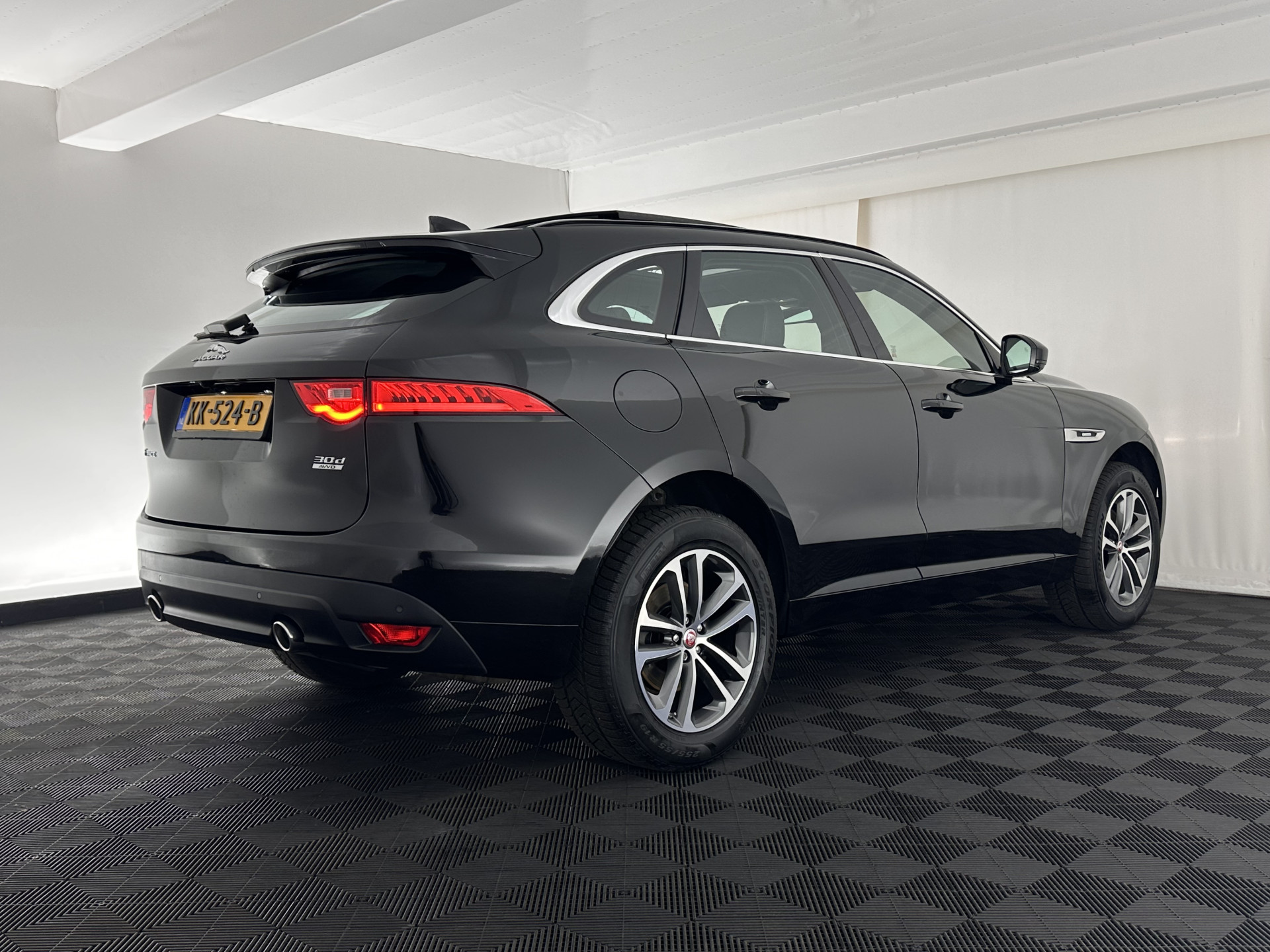Jaguar F-PACE 3.0 S AWD R-Dynamic Aut *PANO | LEATHER | BLINDSPOT | FULL-LED | MERIDIAN-AUDIO | HEATED-SPORTSEATS | NAVI-FULLMAP | KEYLESS | CAMERA | CARPLAY | SHIFTPADDLES | PDC | LANE-ASSIST | MEMORY-PACK | DIGI-COCKPIT | .
