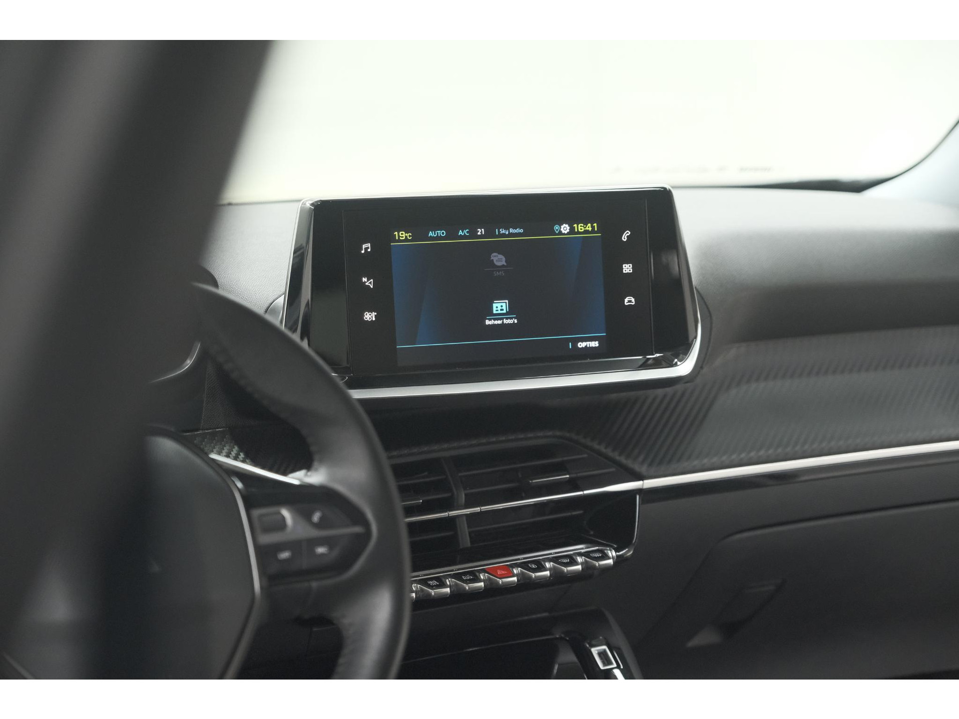 Peugeot e-2008 EV Allure 50 kWh | SOH=96.7 % | 3 Fase Laadfunctie | Camera | Navigatie | Parkeersensoren | Apple Carplay