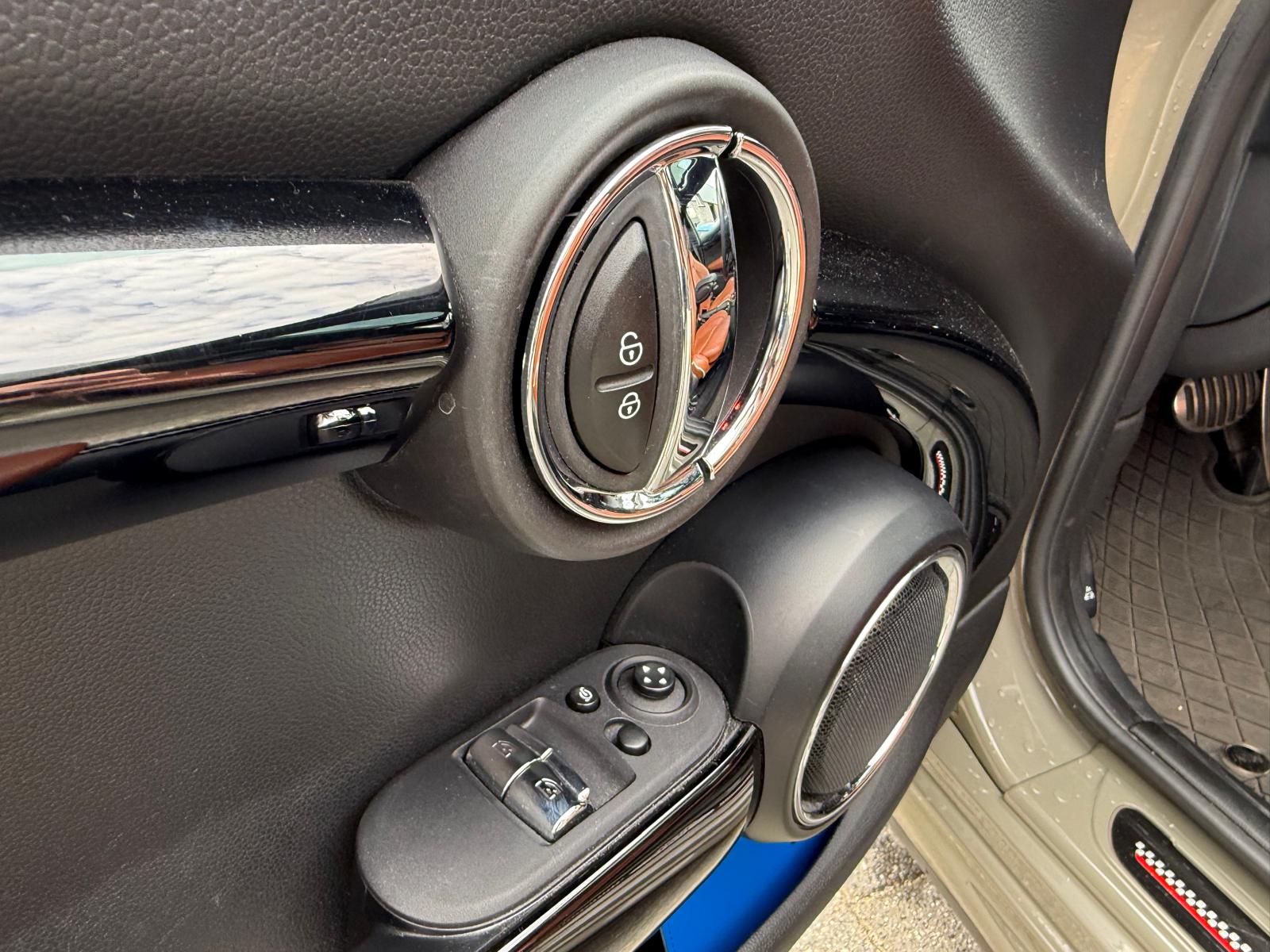MINI Mini 2.0 John Cooper Works Chili | 1E EIGENAAR | 3/6/12MND GARANTIE | 230PK | PANO | ACC | CARPLAY | LED | HEAD-UP | NAVI | DAB |