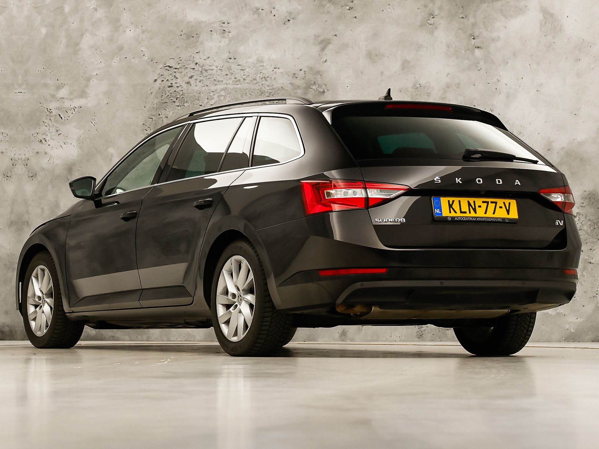 Škoda Superb Combi 1.4 TSI iV Sport 218Pk Automaat (VIRTUAL COCKPIT, APPLE CARPLAY, GROOT NAVI, MEMORY SEAT, LEDER/ALCANTARA, CAMERA, STOELVERWARMING, ADAPTIVE CRUISE, ELEK ACHTERKLEP, NIEUWSTAAT)