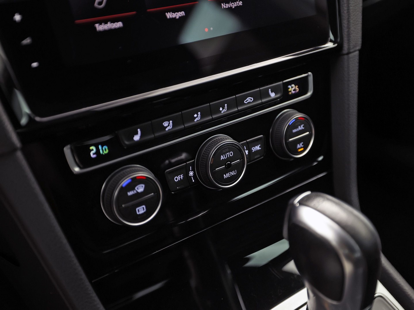 Volkswagen Golf 2.0 TSI GTI Performance 245Pk Automaat (VIRTUAL COCKPIT, APPLE CARPLAY, GROOT NAVI, MODE KNOP, DYNAUDIO, CAMERA, STOELVERWARMING, ADAPTIVE CRUISE, DODEHOEK DETECTOR, NIEUWSTAAT)