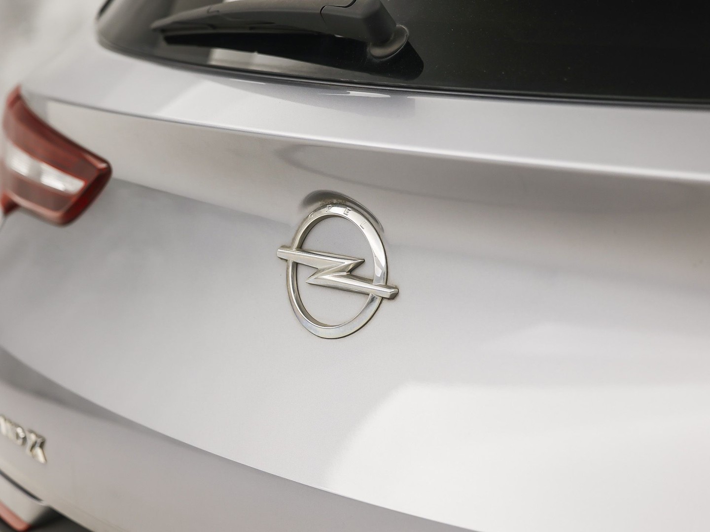 Opel Grandland X 1.2 Turbo Ultimate Sport Automaat (APPLE CARPLAY, MEMORY SEAT, STOELVERWARMING/KOELING, 360 CAMERA, STUURWIEL VERWARMD, KEYLESS, GETINT GLAS, NIEUWSTAAT)