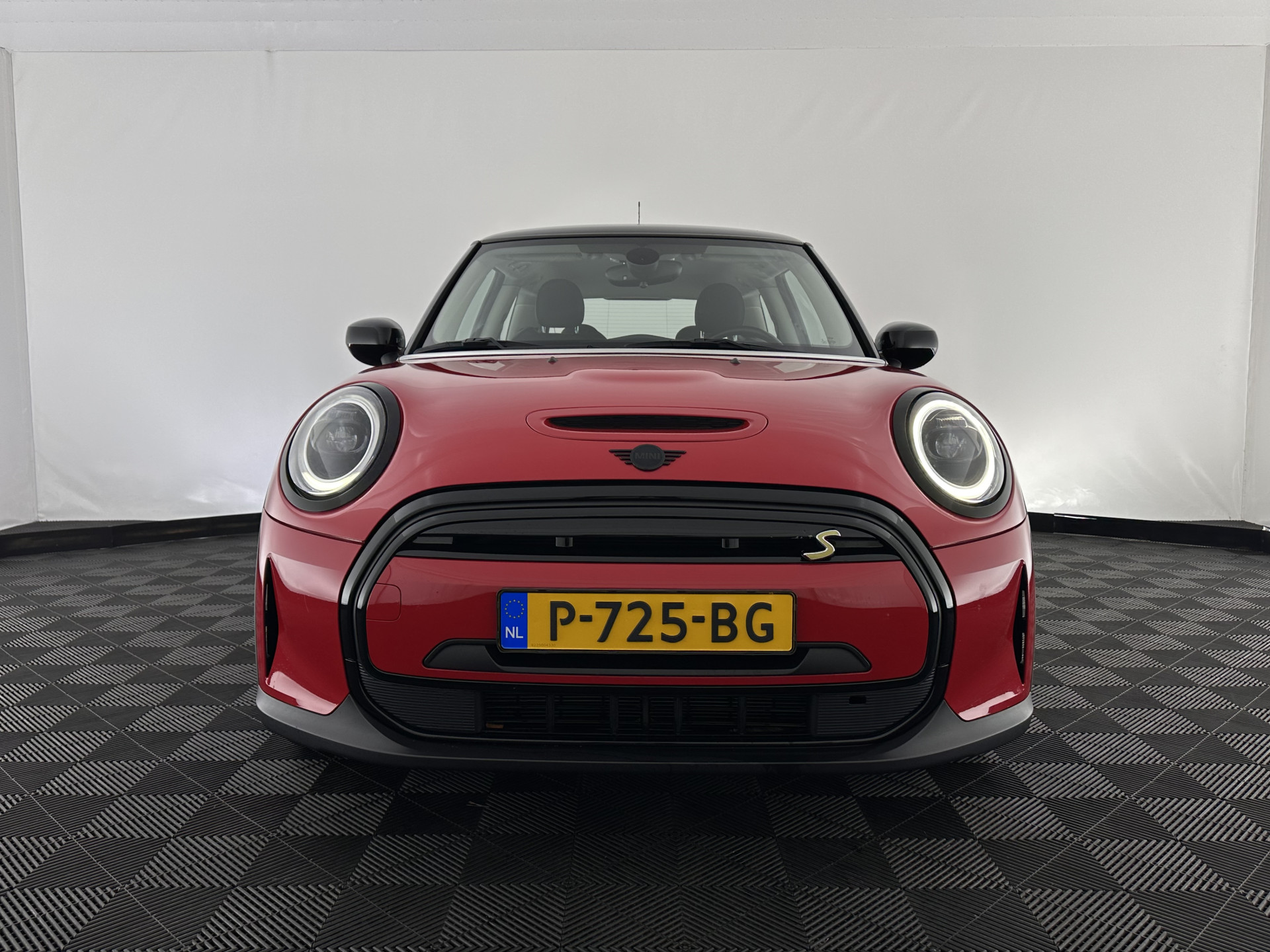 MINI Mini Electric Business Edition 33 kWh [ 3-Fase ] (INCL-BTW) Aut. *LEATHER | FULL-LED | KEYLESS | SPORT-SEATS | NAVI-FULLMAP | ECC | AMBIENT-LIGHT | DAB | DIGI-COCKPIT | PDC | 17"ALU*