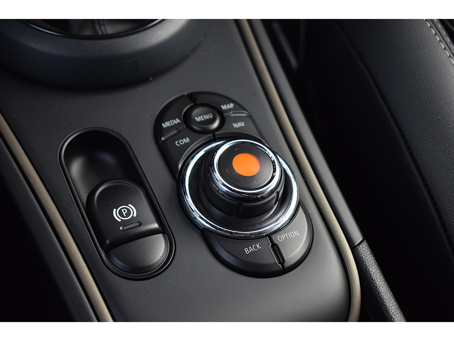 MINI Countryman Mini 1.5 Cooper Chili | Apple CarPlay | Half Leer | Stoelverwarming